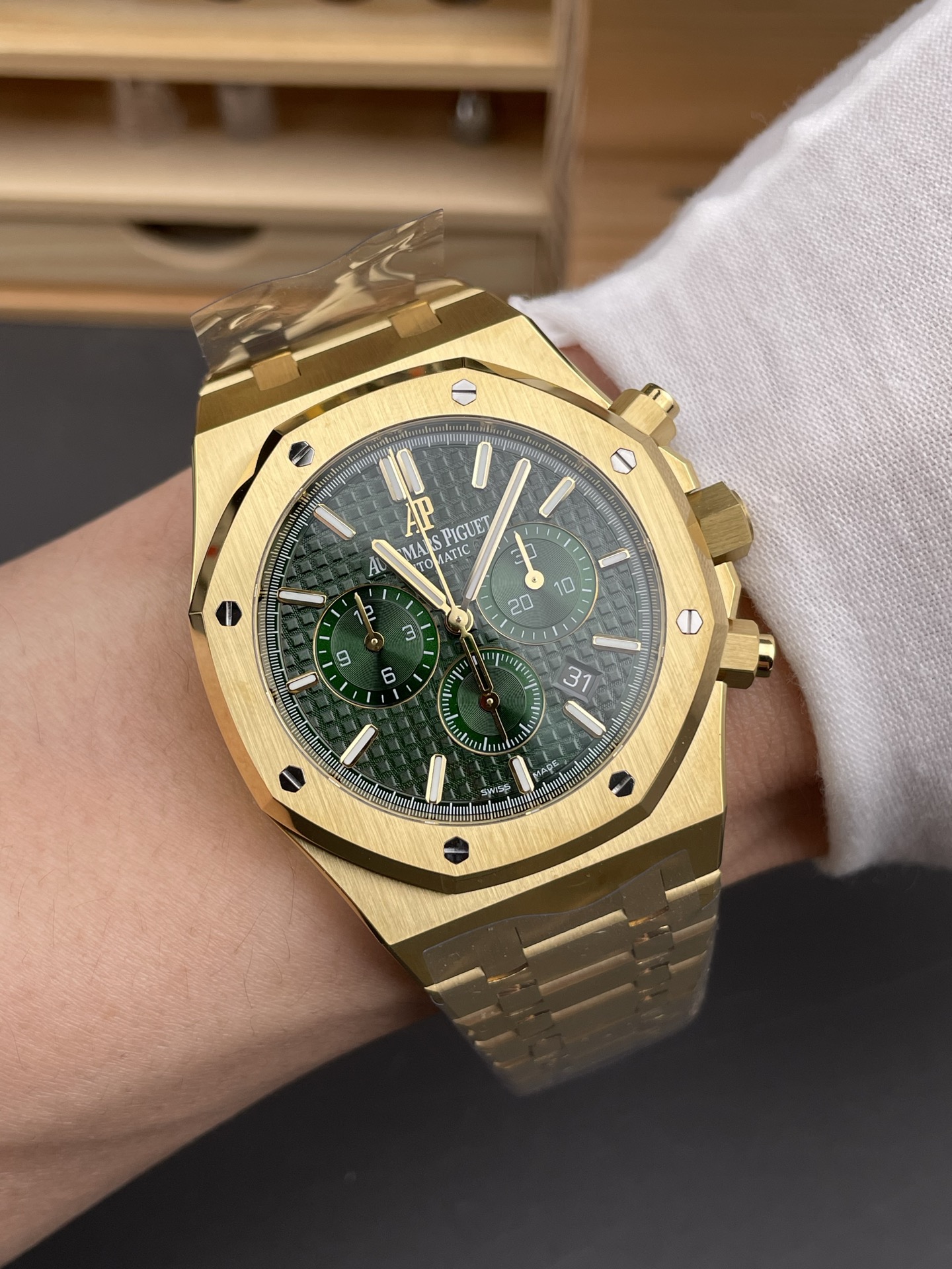 Royal Oak Chrono 26331 Yellow Gold Green Dial Super Clone Watch - view 10
