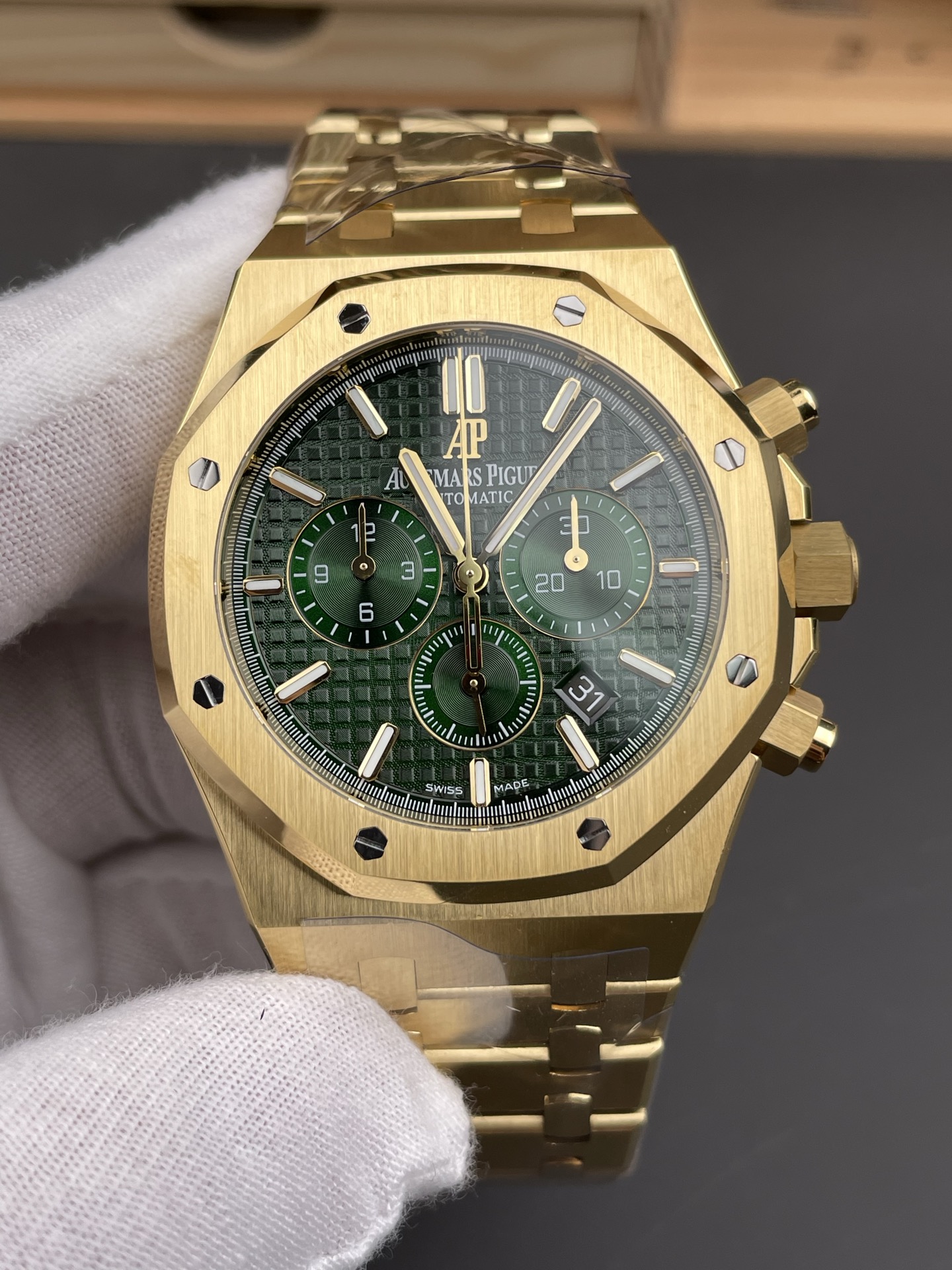 Royal Oak Chrono 26331 Yellow Gold Green Dial Super Clone Watch - view 2