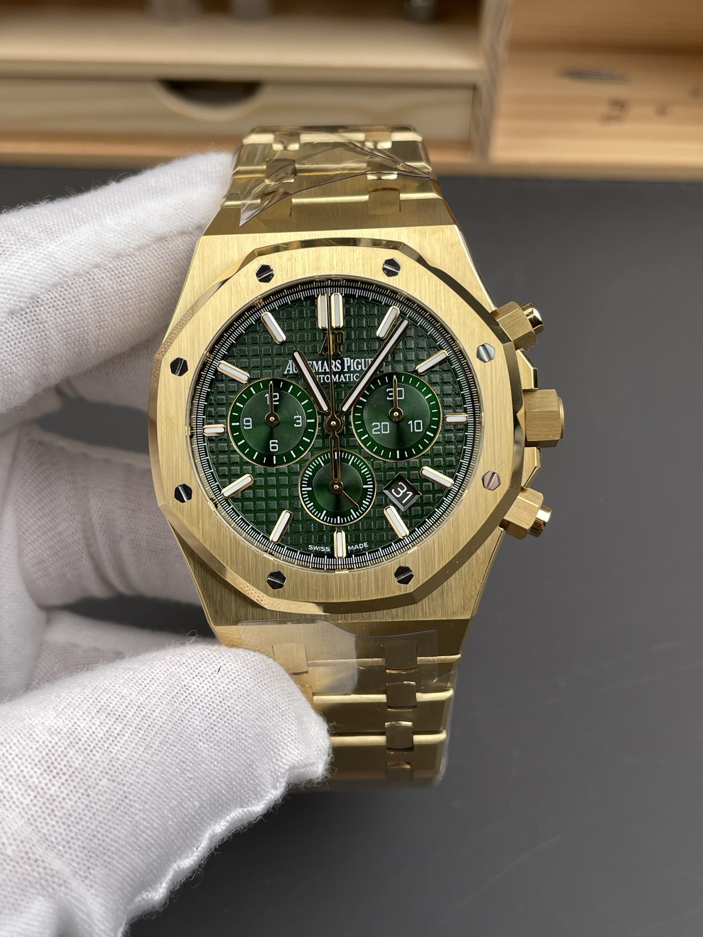 Royal Oak Chrono 26331 Yellow Gold Green Dial Super Clone Watch - view 3