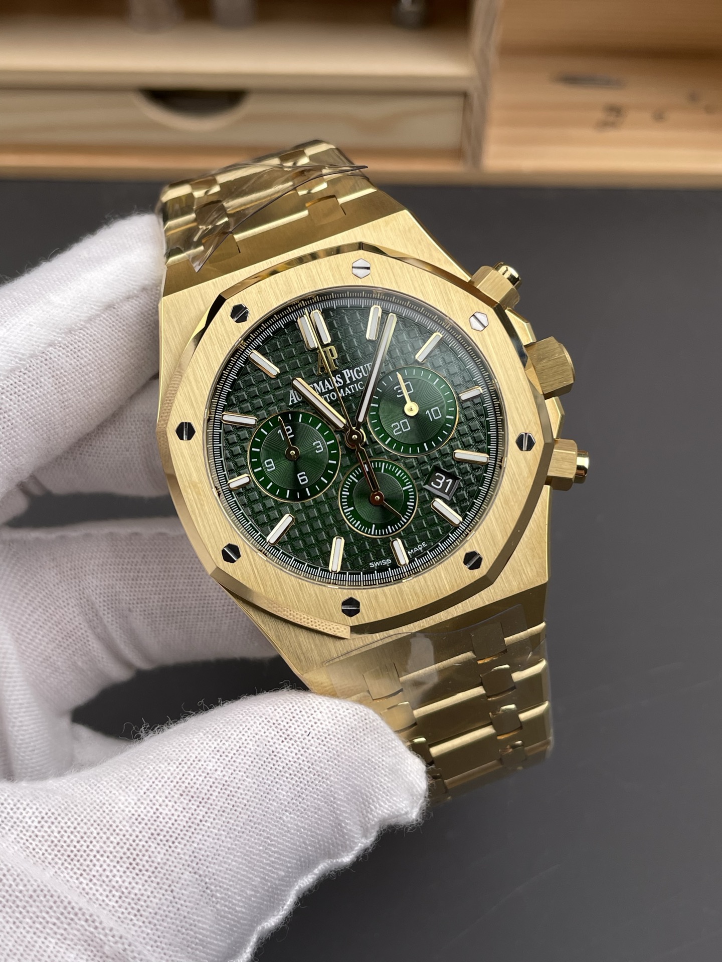Royal Oak Chrono 26331 Yellow Gold Green Dial Super Clone Watch - view 4