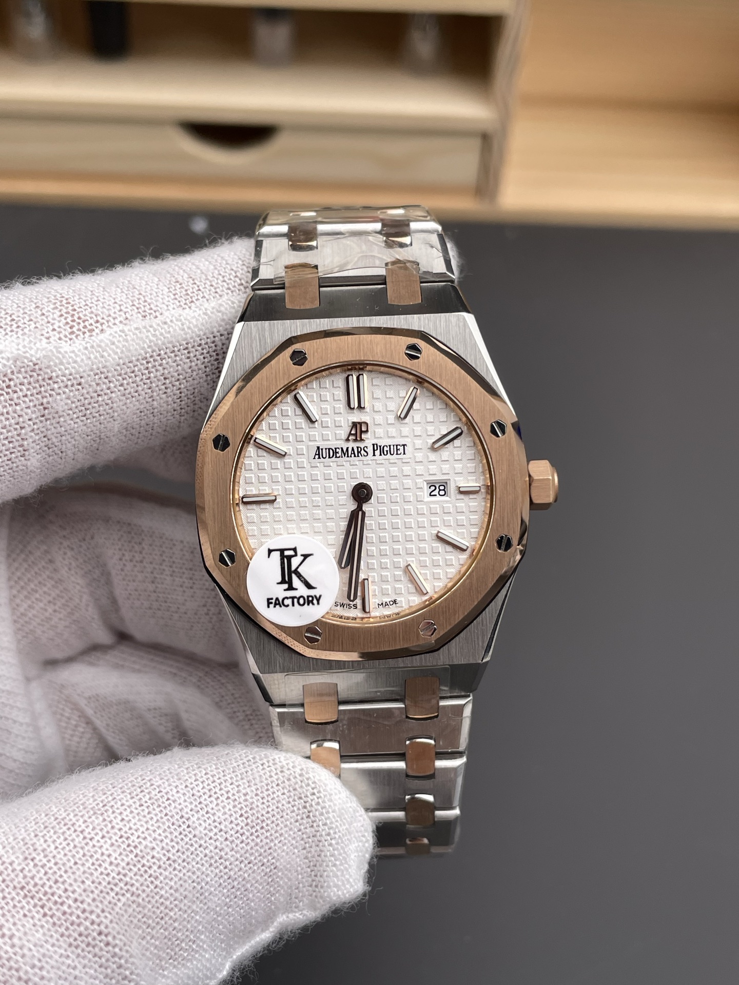 Audemars Piguet Royal Oak Quartz 33MM Swiss Watch - 1:1 Mirror Super Clone Edition - view 2