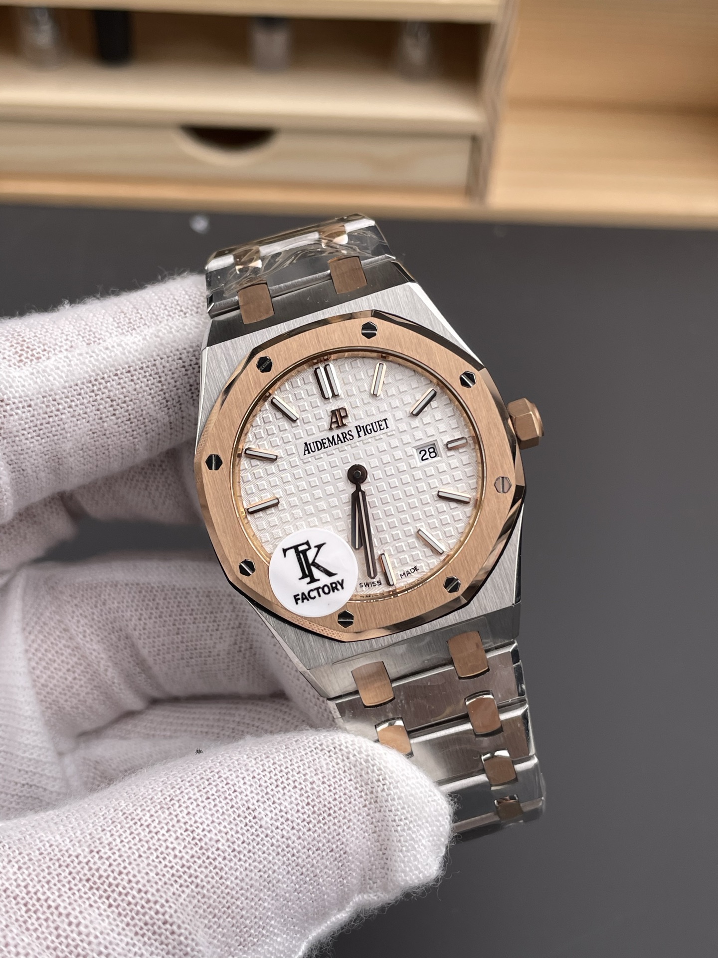 Audemars Piguet Royal Oak Quartz 33MM Swiss Watch - 1:1 Mirror Super Clone Edition - view 3