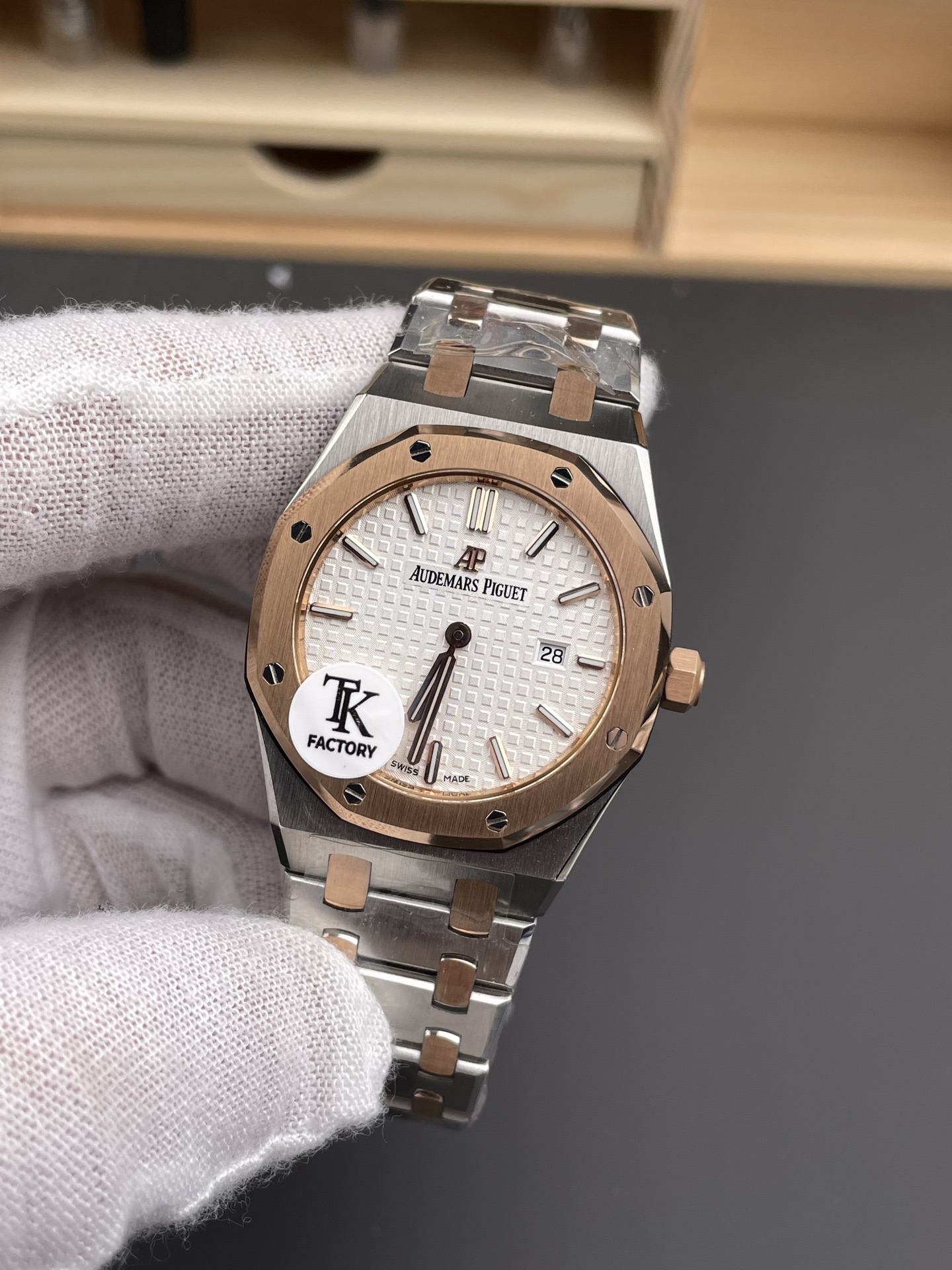 Audemars Piguet Royal Oak Quartz 33MM Swiss Watch - 1:1 Mirror Super Clone Edition - view 4