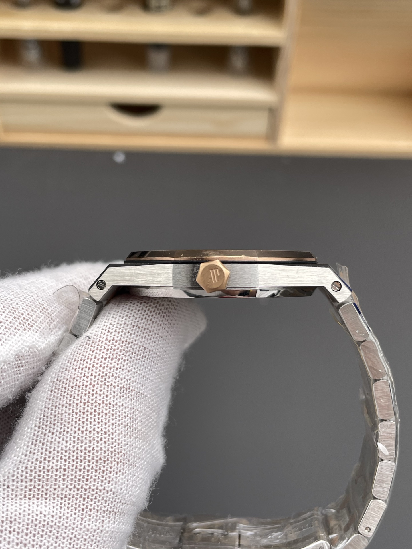 Audemars Piguet Royal Oak Quartz 33MM Swiss Watch - 1:1 Mirror Super Clone Edition - view 6