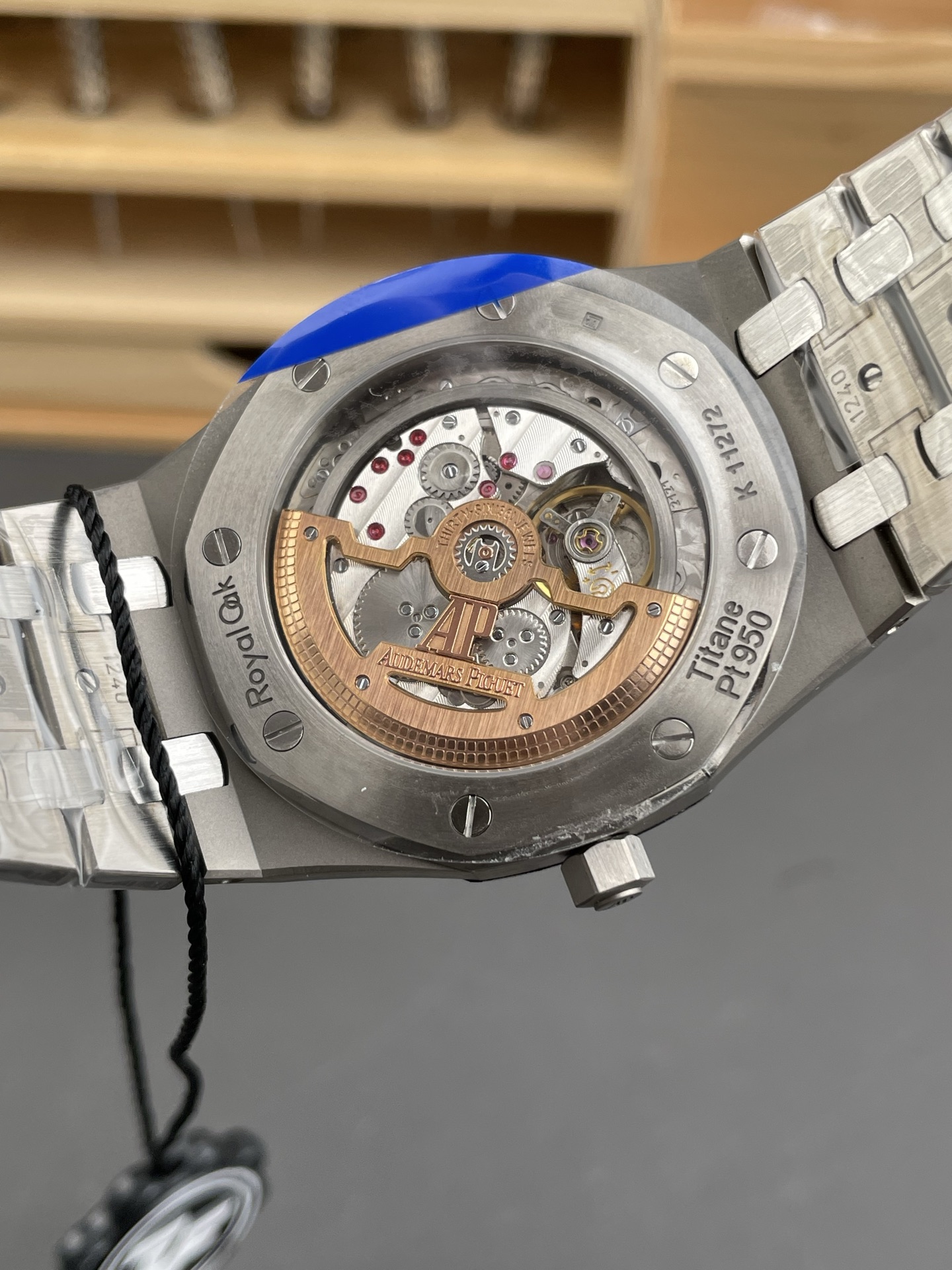 Audemars Piguet Royal Jumbo Oak Extra Thin Swiss Super Clone - 1:1 Mirror Watch Titanium Casing - view 5