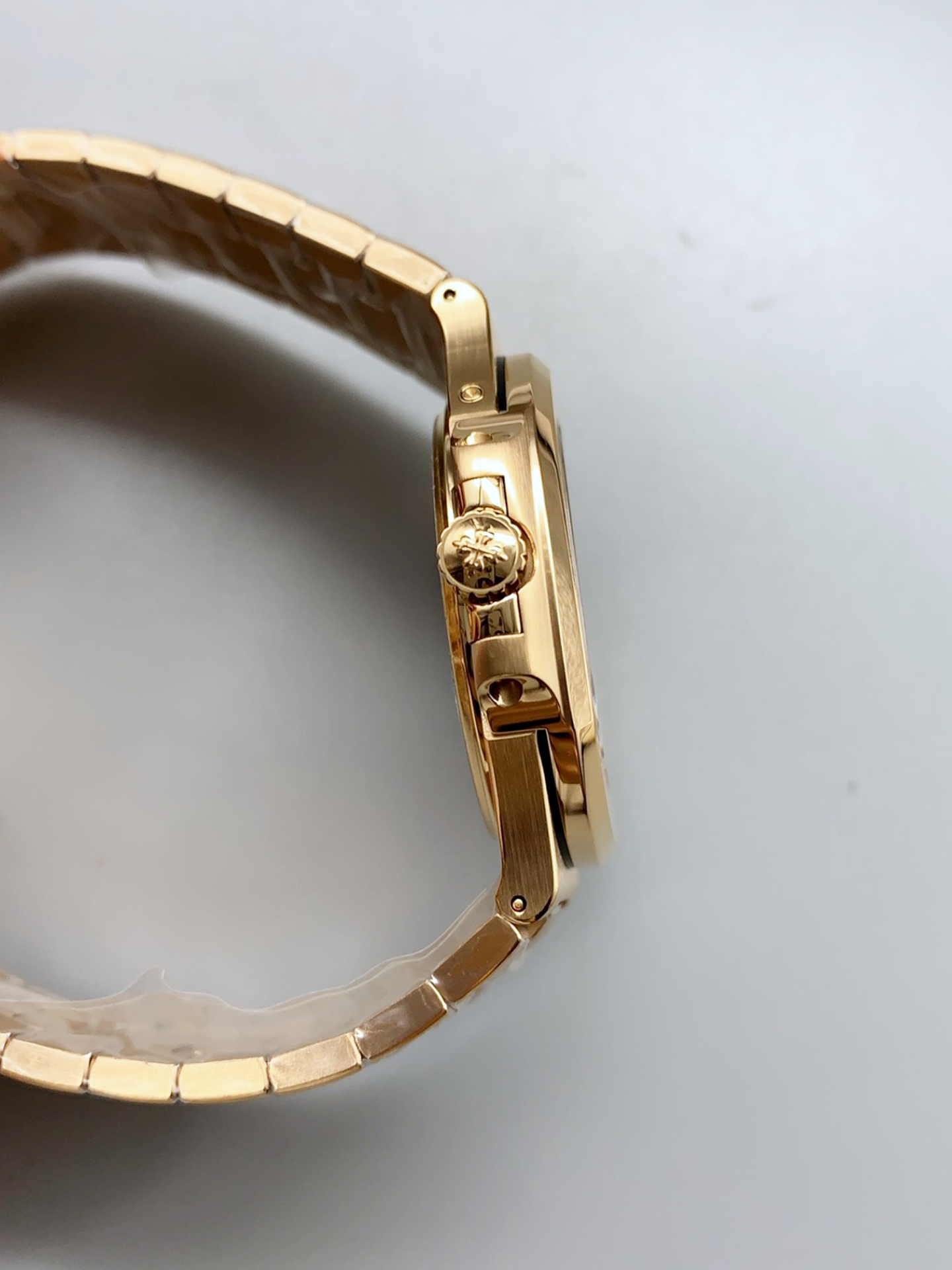 Patek Philippe Nautilus 5712/R 1:1 Quality Swiss Super Clone Watch in Brown Dial Gold Strap - view 6
