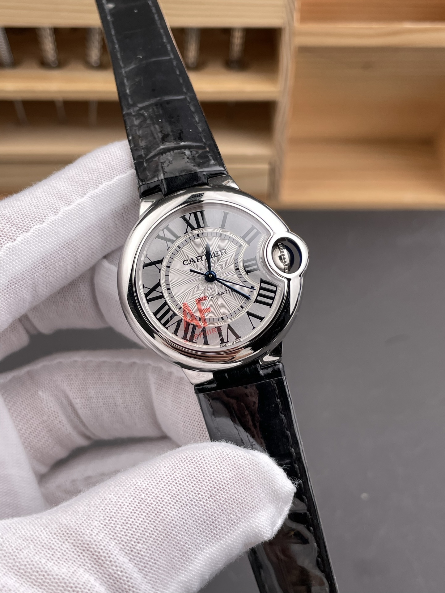 Ballon De Cartier Swiss Automatic 1:1 Mirror Quality 33MM in White Dial - Super Clone Watch - view 4
