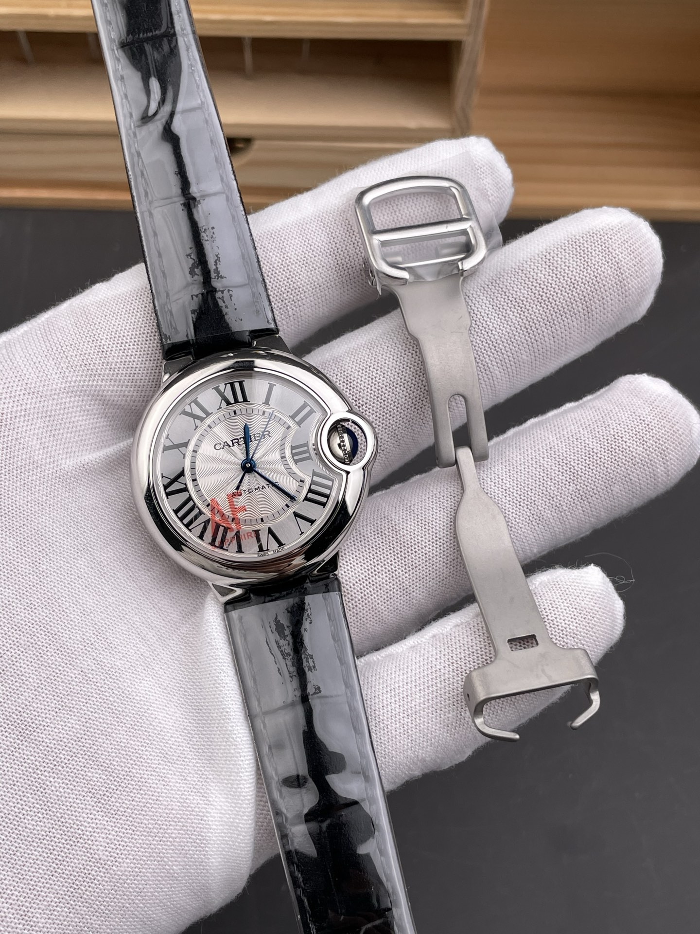 Ballon De Cartier Swiss Automatic 1:1 Mirror Quality 33MM in White Dial - Super Clone Watch - view 5