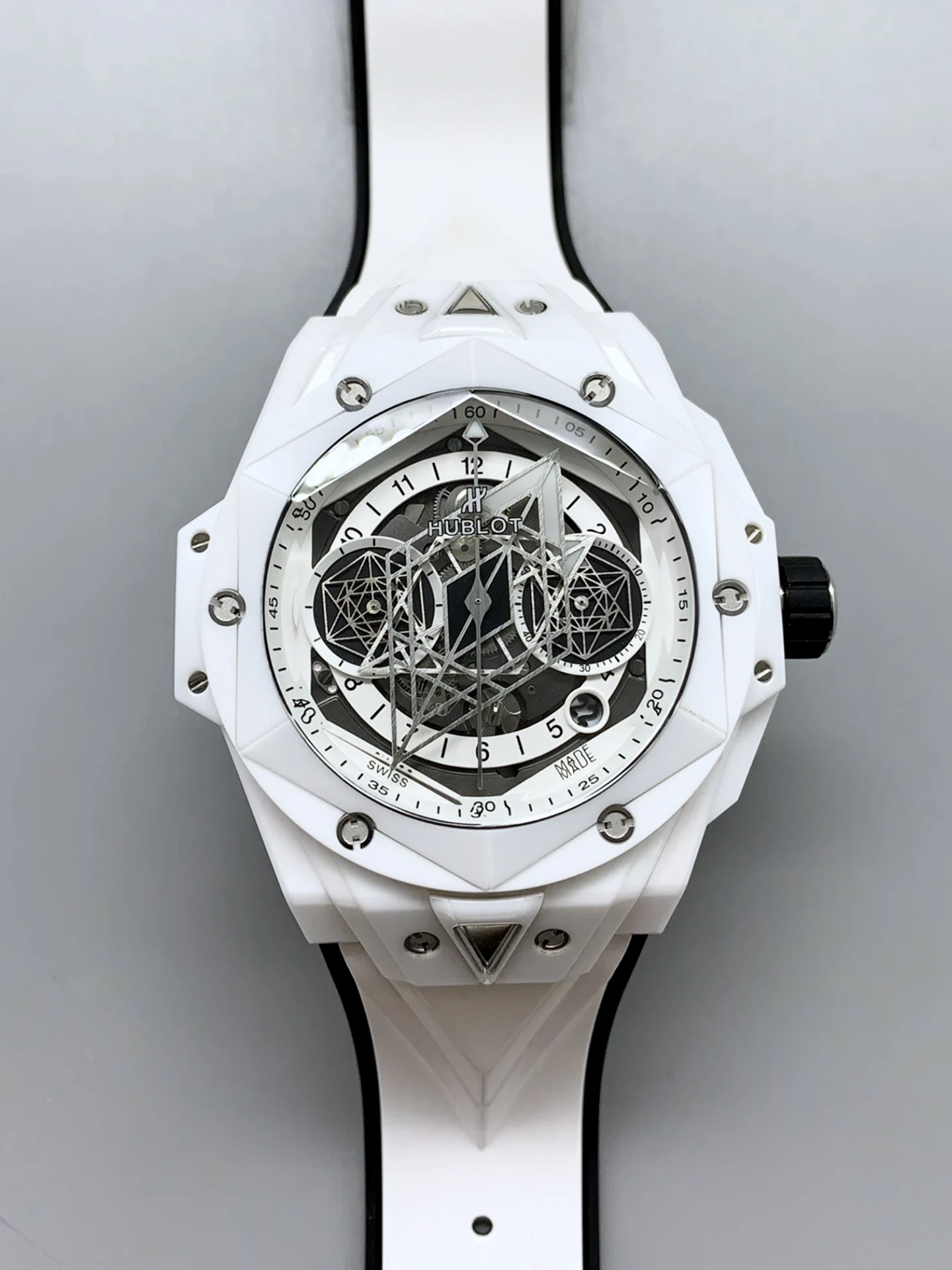 Hublot Big Bang UNICO Sang Bleu II White Ceramic 1:1 Mirror Quality Swiss Super Clone Watch - view 2