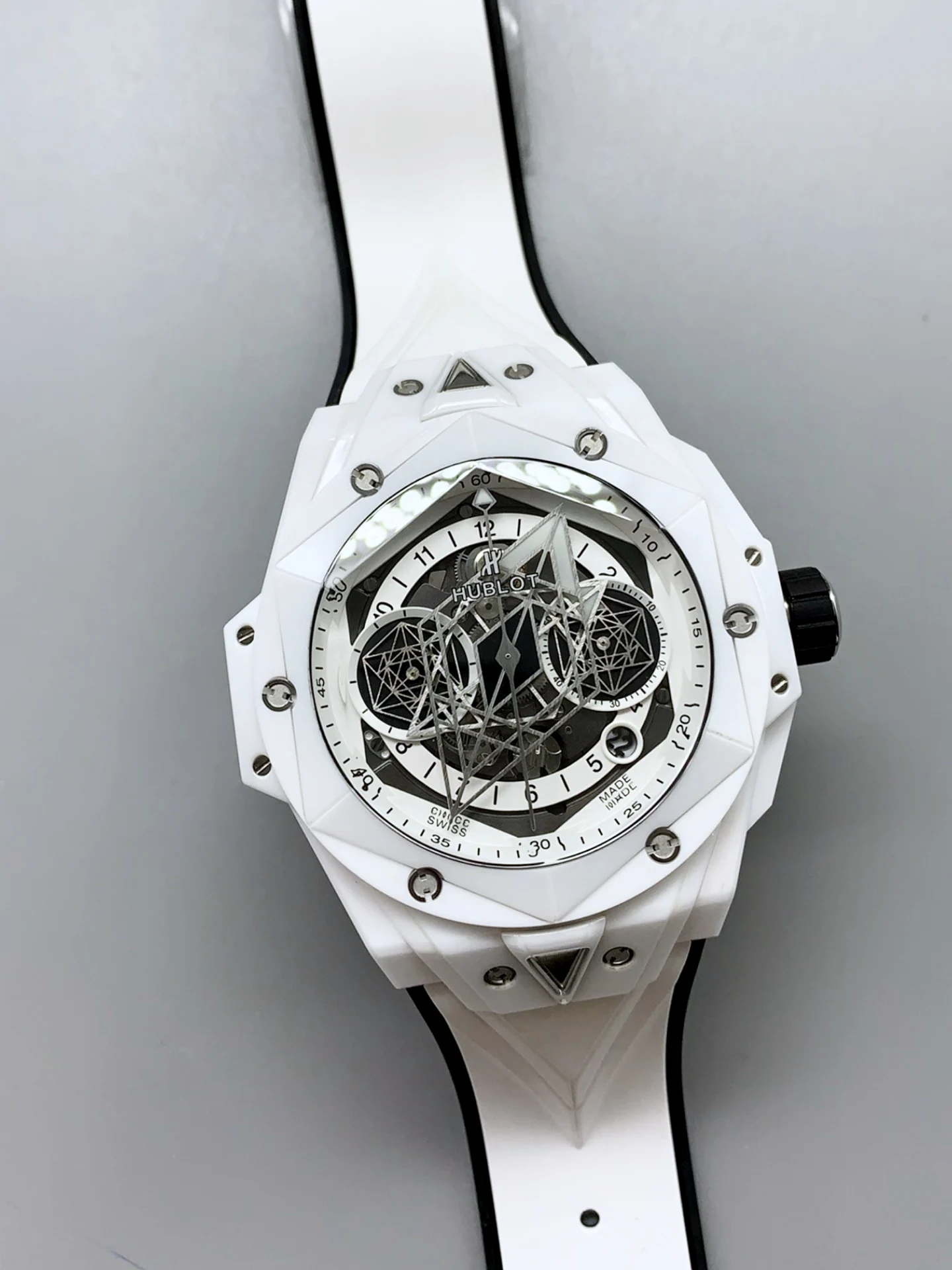 Hublot Big Bang UNICO Sang Bleu II White Ceramic 1:1 Mirror Quality Swiss Super Clone Watch - view 3