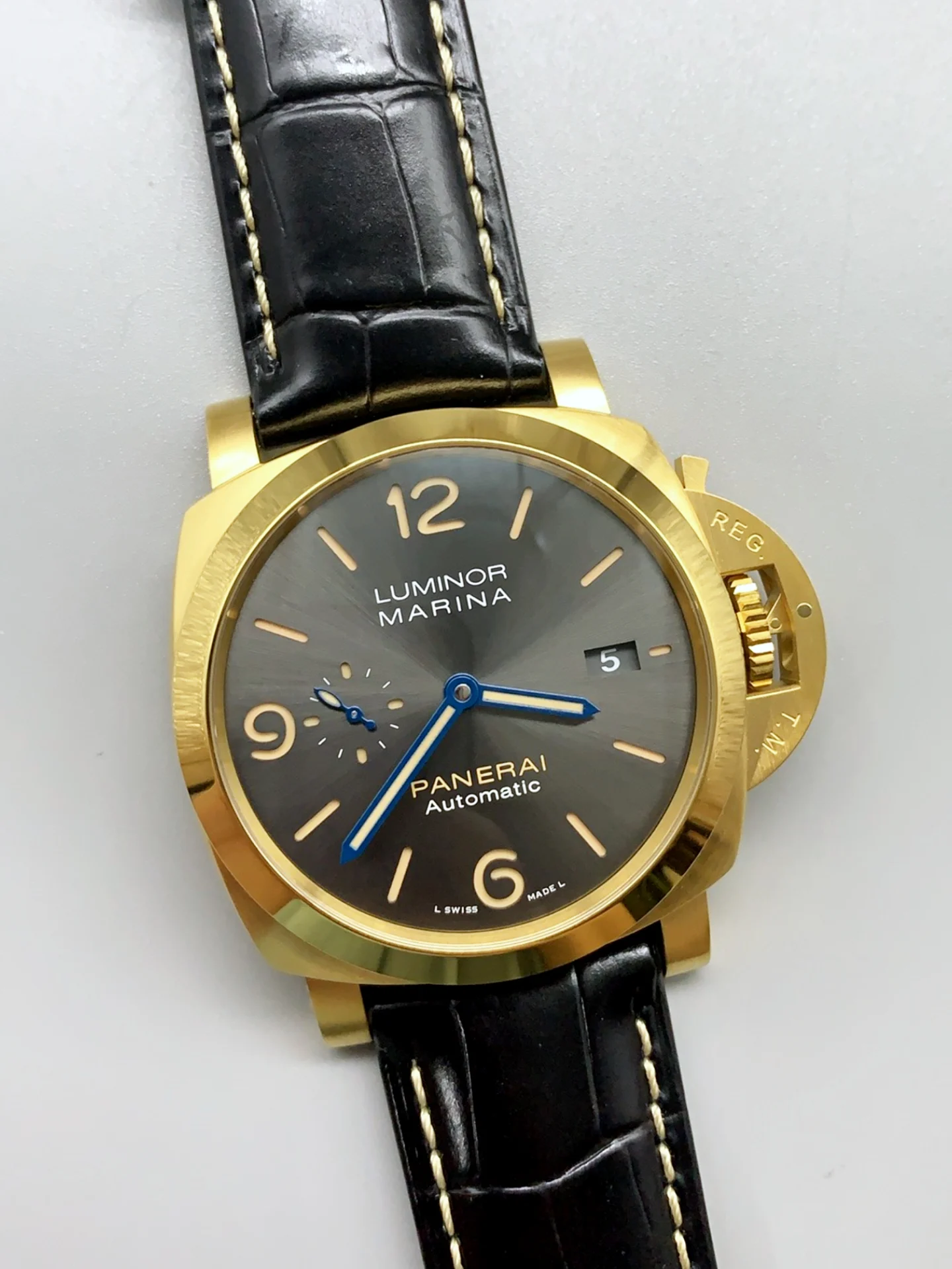 Panerai Luminor Marina PAM1115 1:1 Mirror Swiss Super Clone Watch 44MM Yellow Gold - view 3