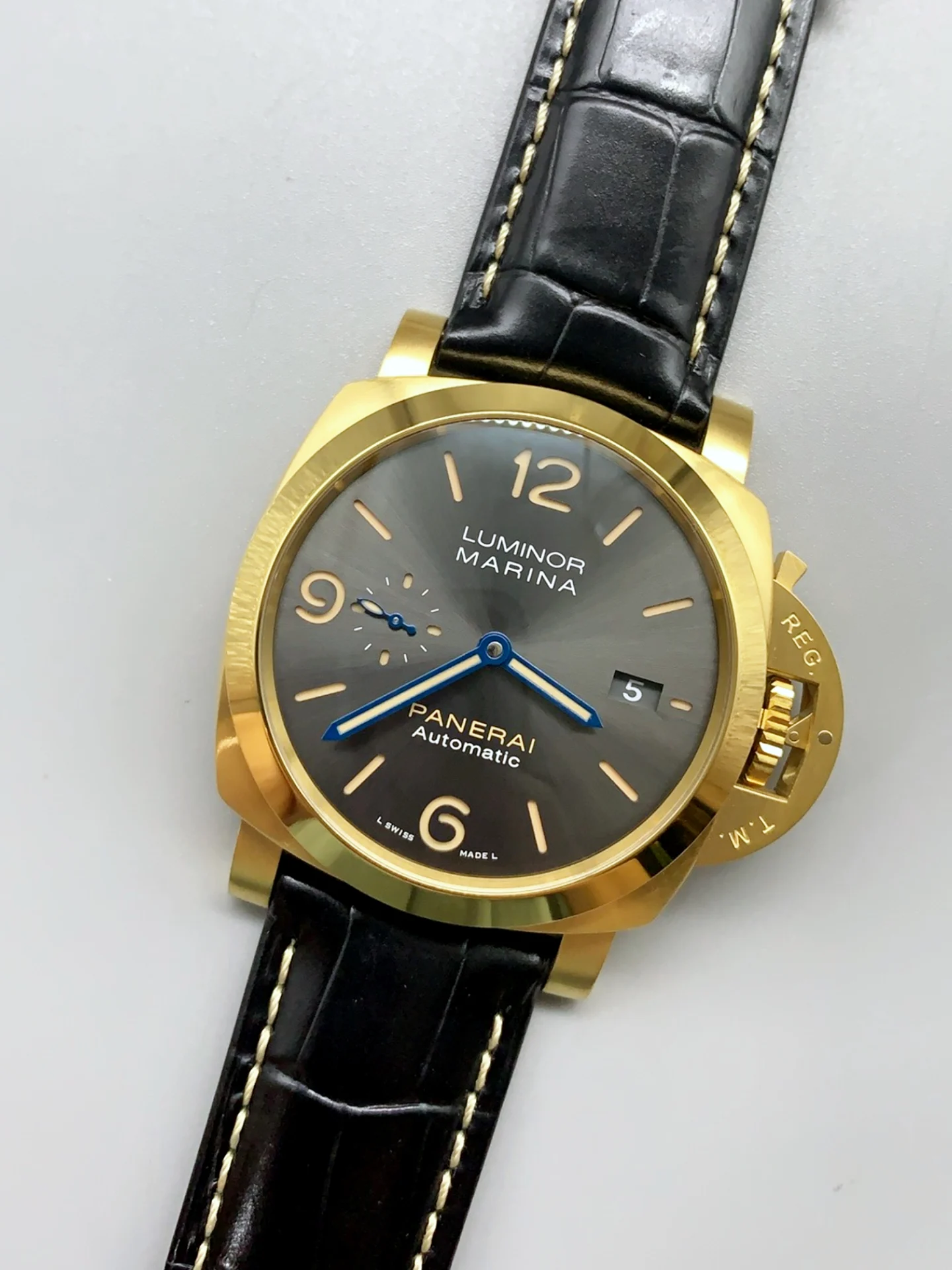 Panerai Luminor Marina PAM1115 1:1 Mirror Swiss Super Clone Watch 44MM Yellow Gold - view 4