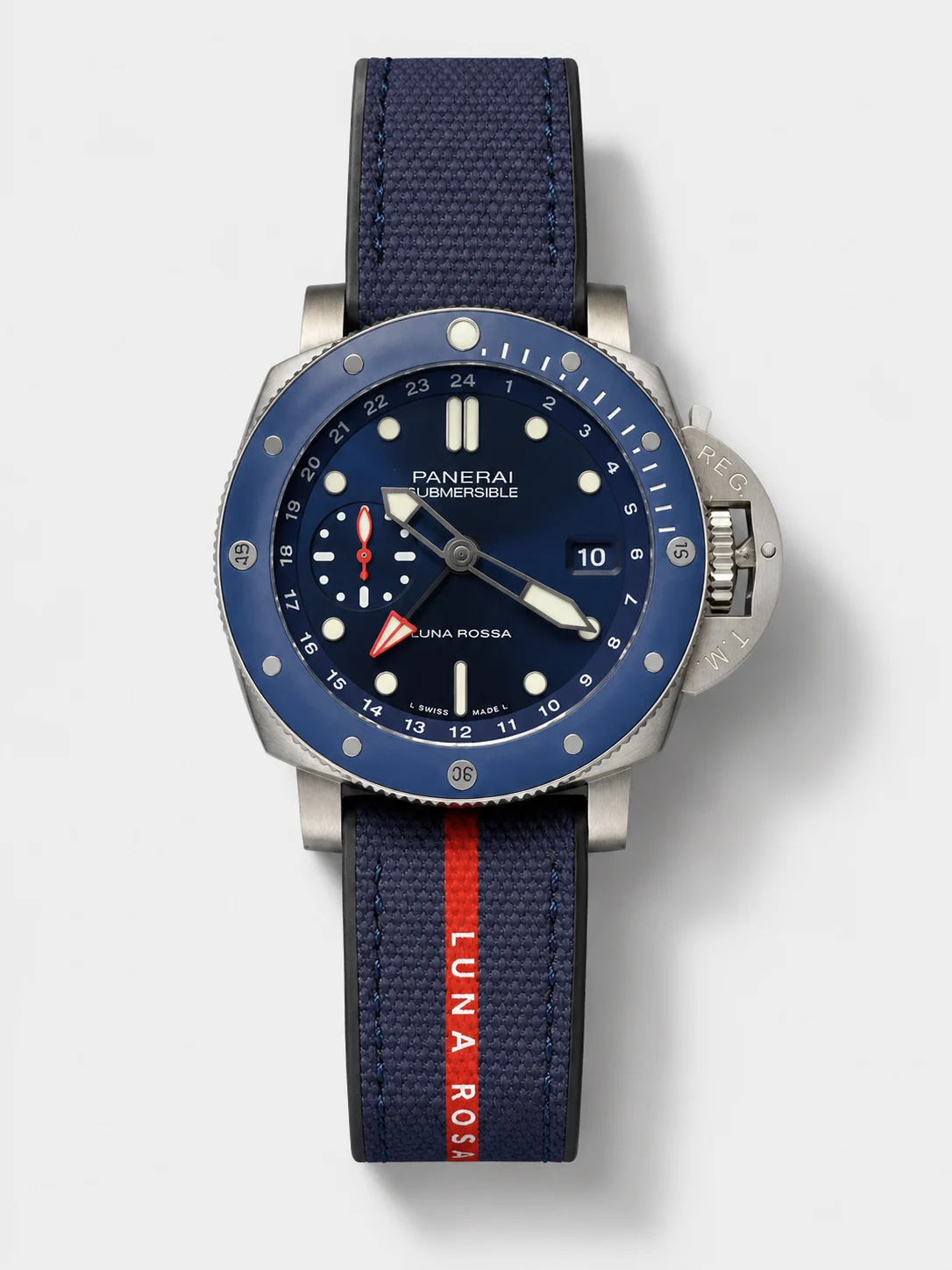 Panerai Submersible PAM01507 GMT Luna Rossa Titanio Super Clone Watch - view 1