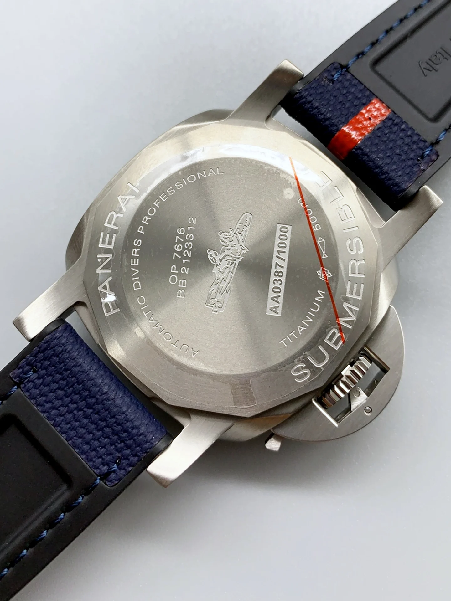 Panerai Submersible PAM01507 GMT Luna Rossa Titanio Super Clone Watch - view 5