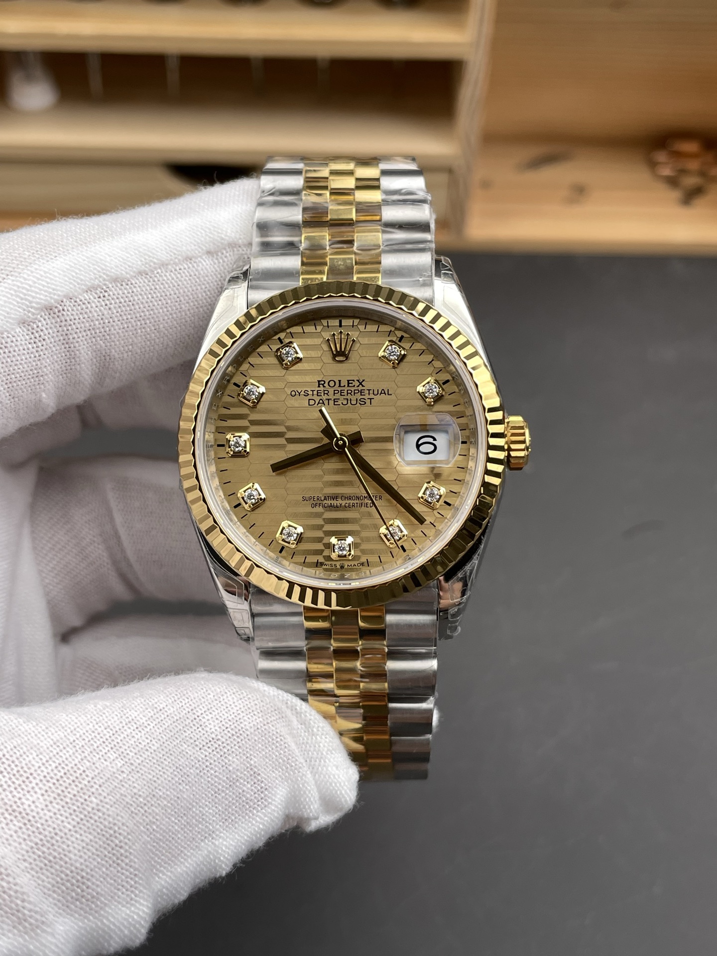 Rolex Datejust Cal.3235 Movement 1:1 Mirror Super Clone 904L Steel 36MM - Gold Fluted Motif Dial - view 2
