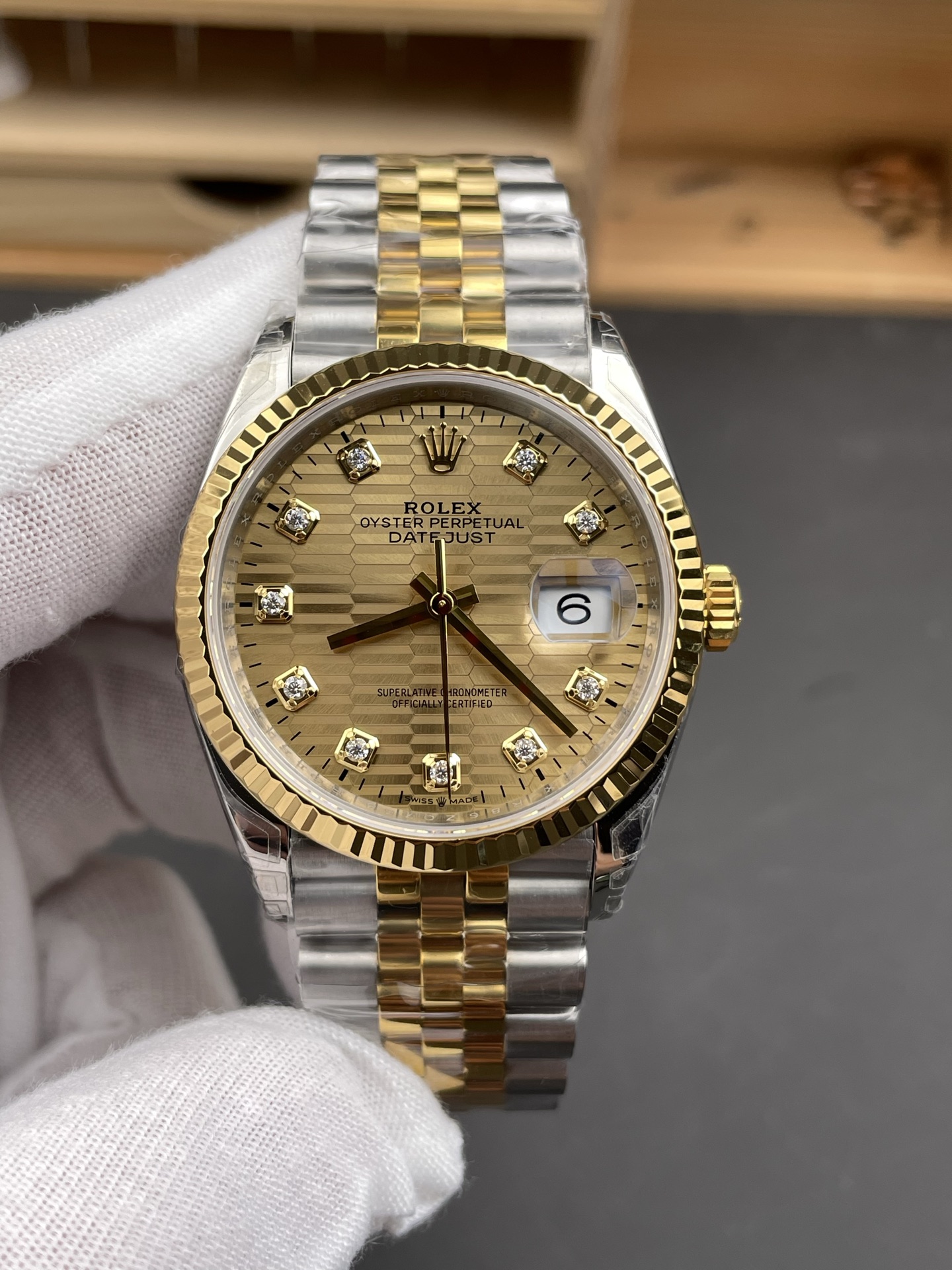 Rolex Datejust Cal.3235 Movement 1:1 Mirror Super Clone 904L Steel 36MM - Gold Fluted Motif Dial - view 3