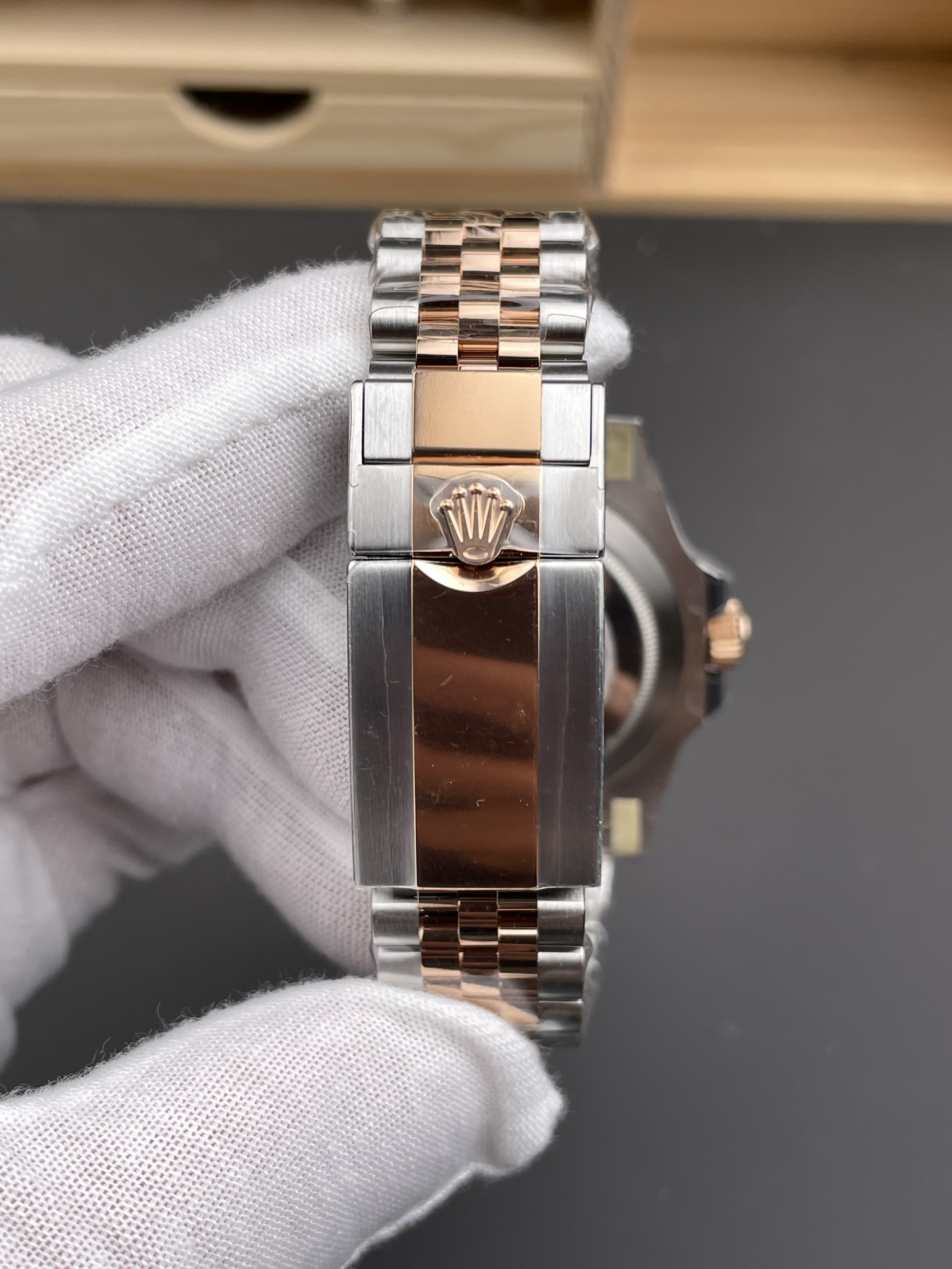 Rolex GMT Masters II Super Clone Root Beer 126711CHNR Rose Black Dial Swiss Watch - view 9