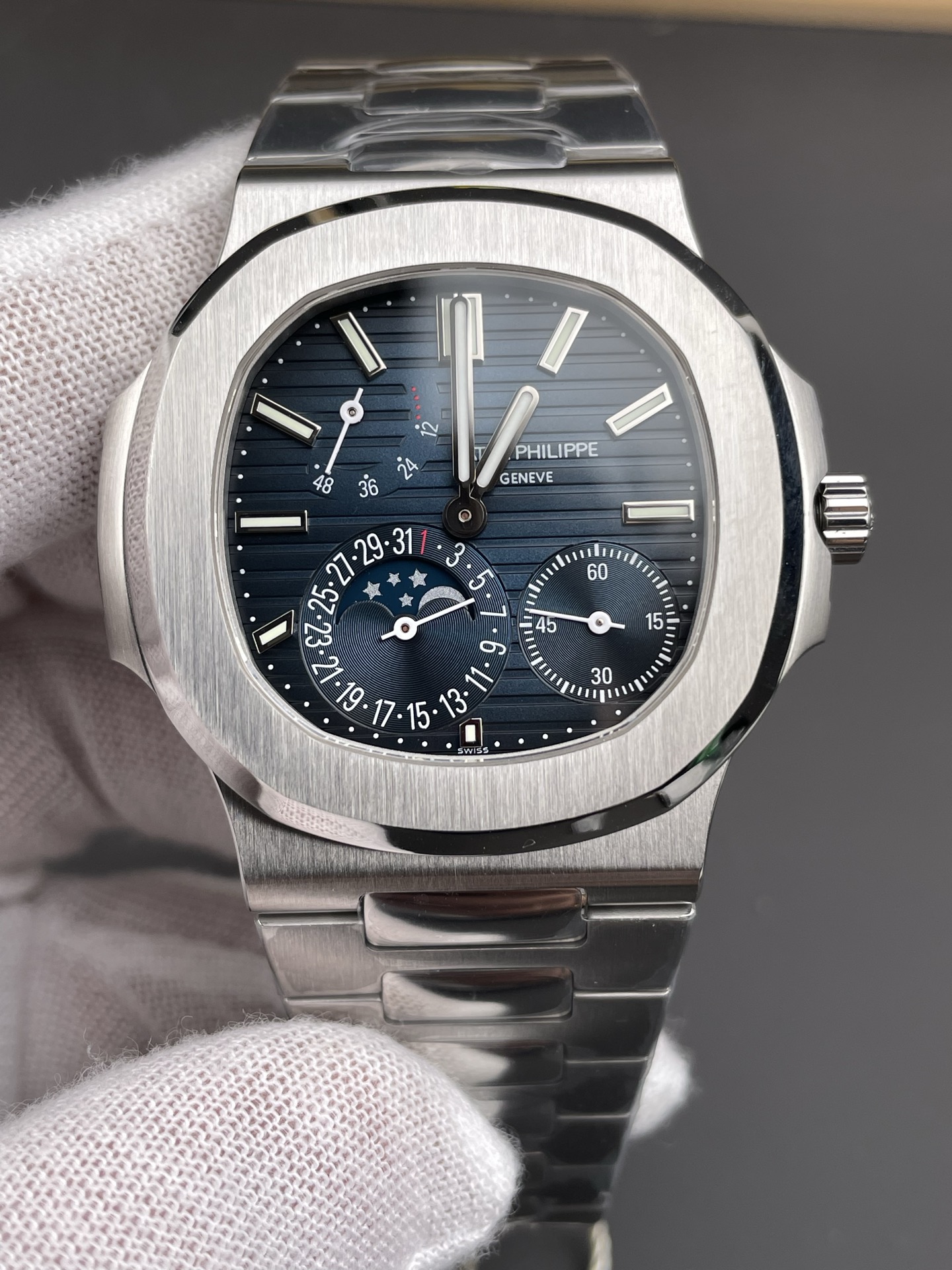 Patek Philippe Nautilus 5712/1A 1:1 Quality Swiss Super Clone Watch in Blue Dial - view 2