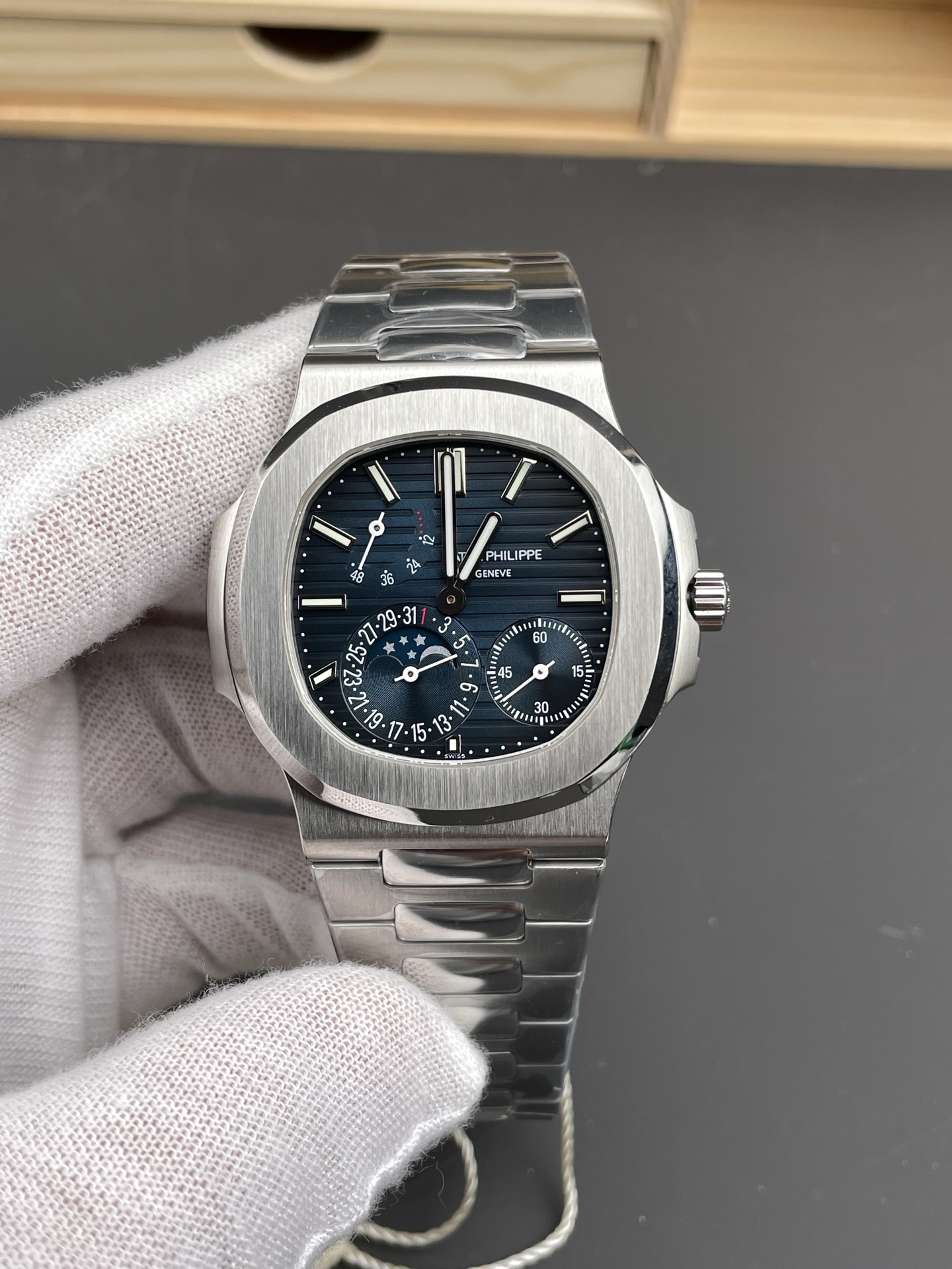 Patek Philippe Nautilus 5712/1A 1:1 Quality Swiss Super Clone Watch in Blue Dial - view 3