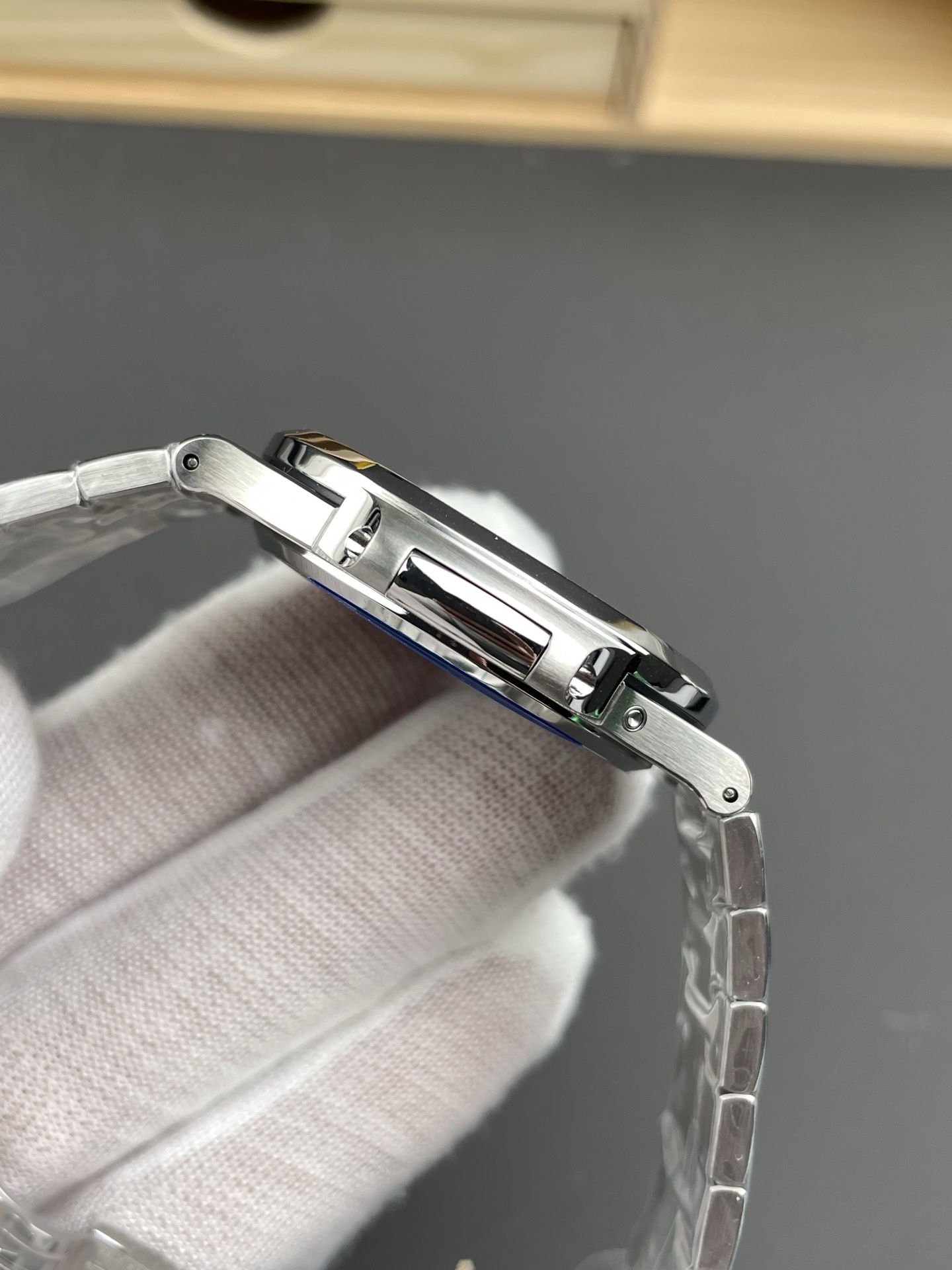 Patek Philippe Nautilus 5712/1A 1:1 Quality Swiss Super Clone Watch in Blue Dial - view 7