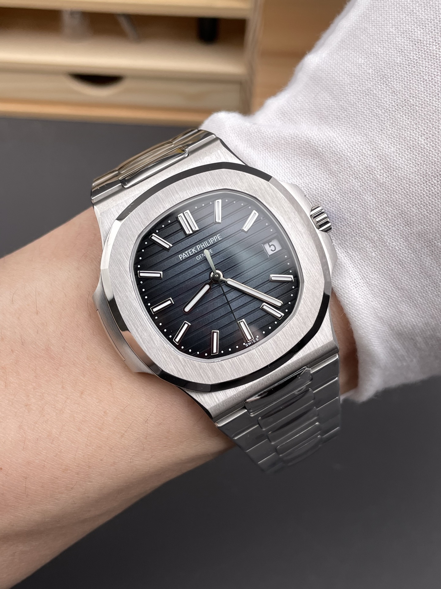 Patek Philippe Super Clone Nautilus 5711G-001 904L Steel Blue Dial - view 10