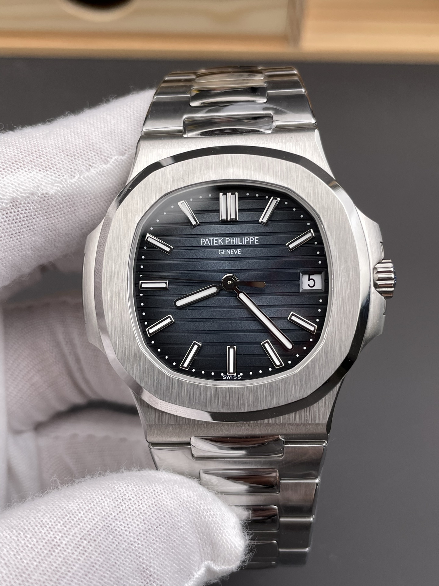 Patek Philippe Super Clone Nautilus 5711G-001 904L Steel Blue Dial - view 2