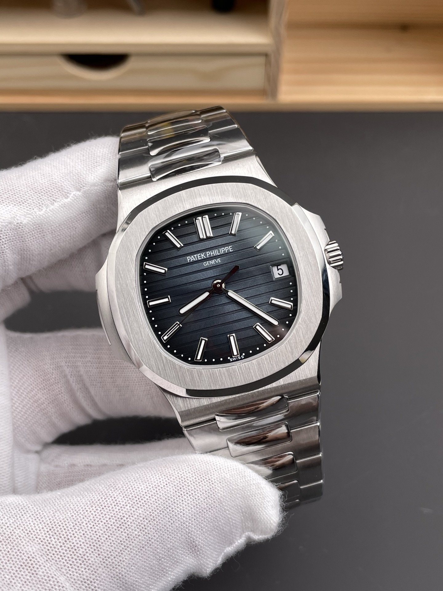 Patek Philippe Super Clone Nautilus 5711G-001 904L Steel Blue Dial - view 4