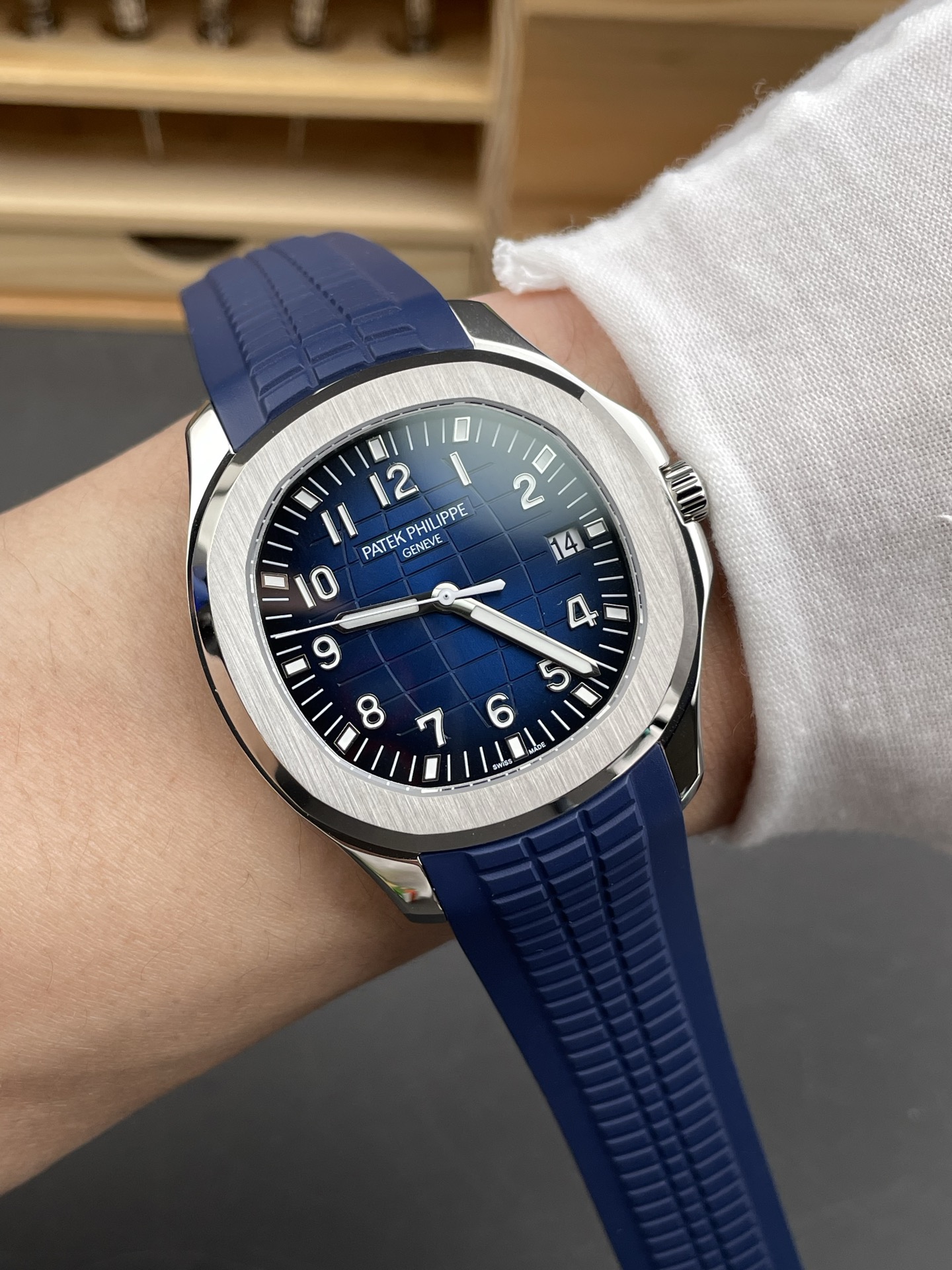 Patek Philippe Aquanaut 5168G-001 Swiss Super Clone 904L Steel - 1:1 Mirror Edition - view 10