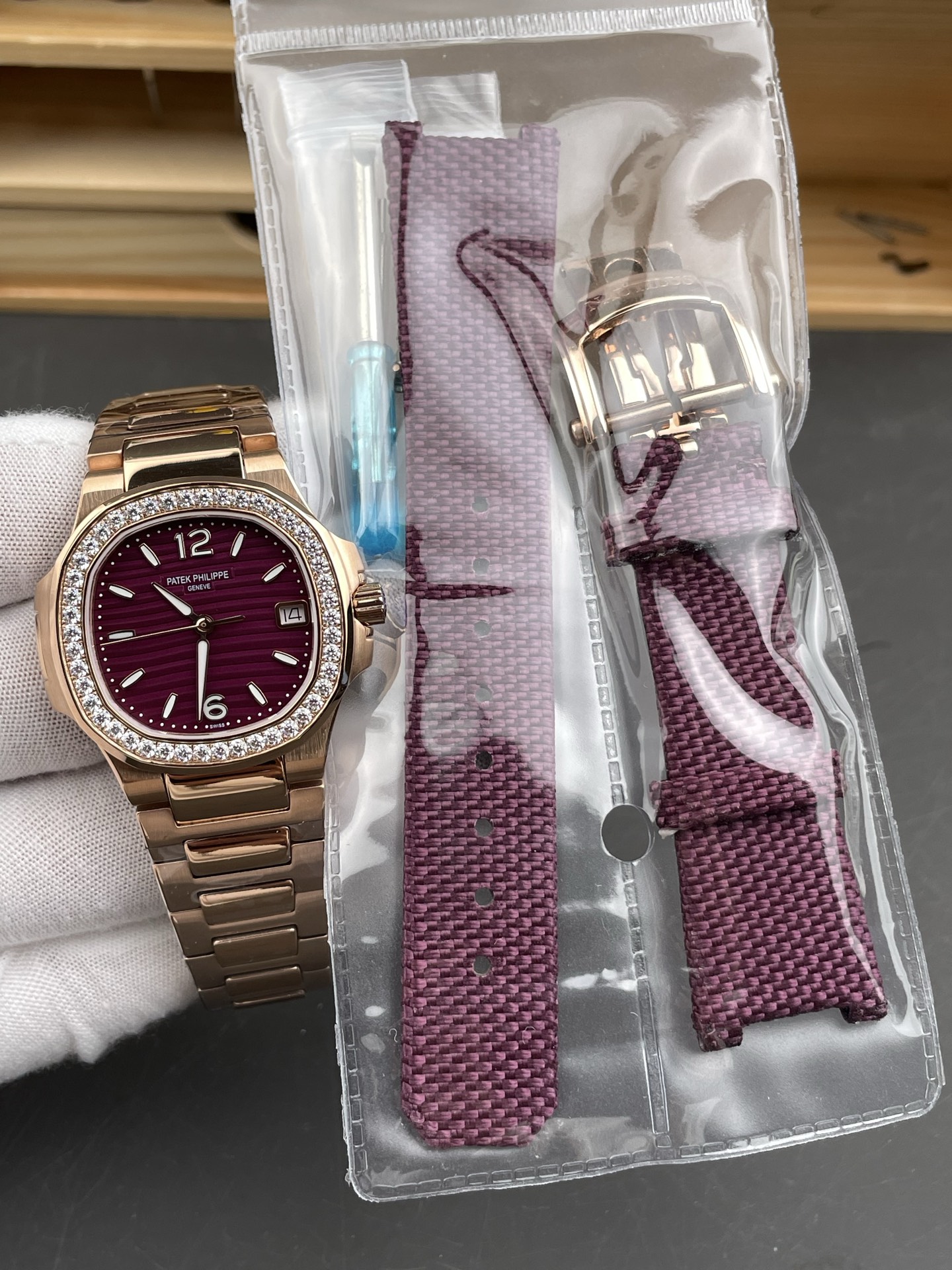 Patek Philippe Nautilus 7010/1R-013 Rose Gold Casing 32MM Swiss Quartz 1:1 Mirror Super Clone - view 5