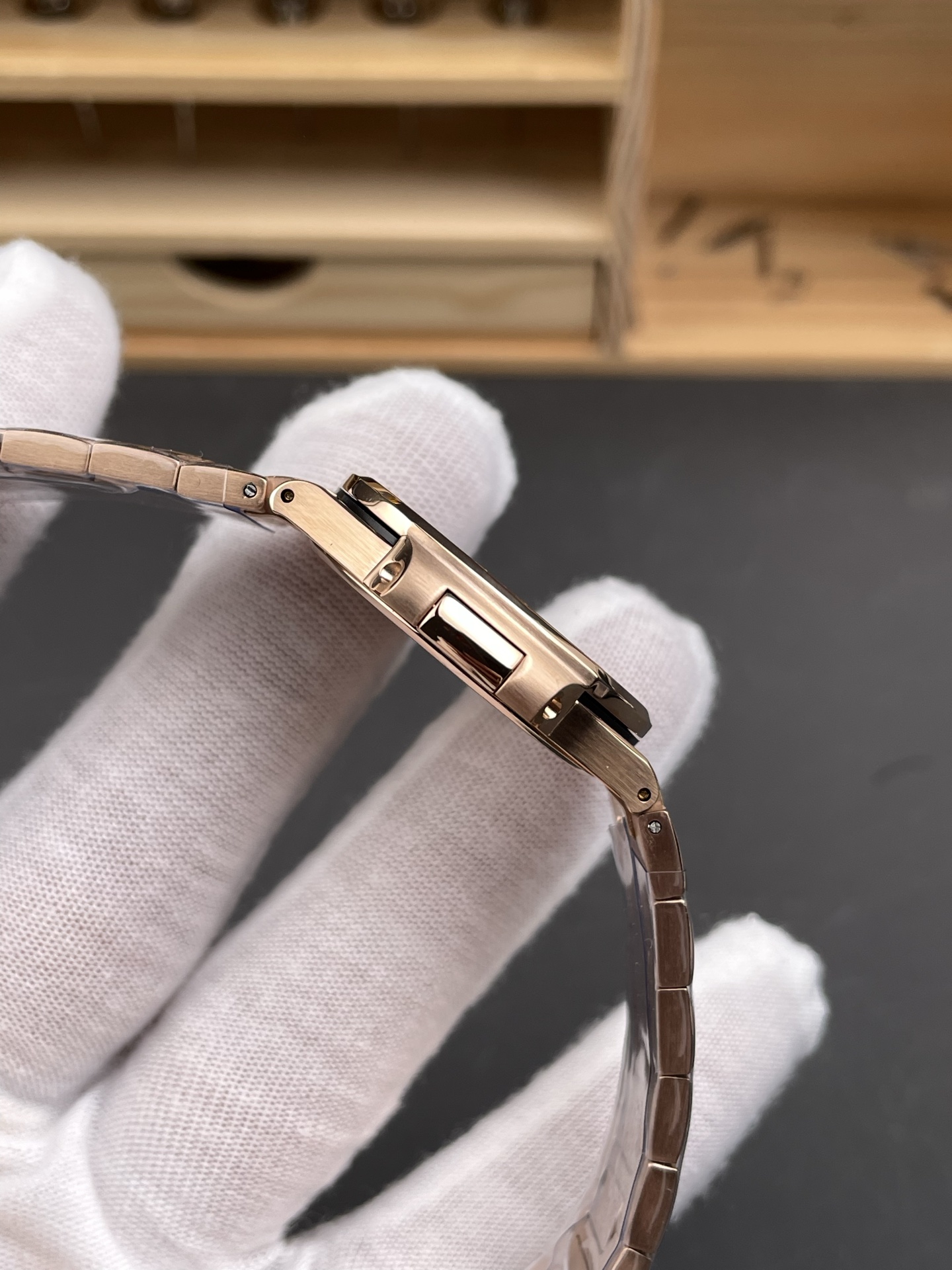 Patek Philippe Nautilus 7010/1R-013 Rose Gold Casing 32MM Swiss Quartz 1:1 Mirror Super Clone - view 8