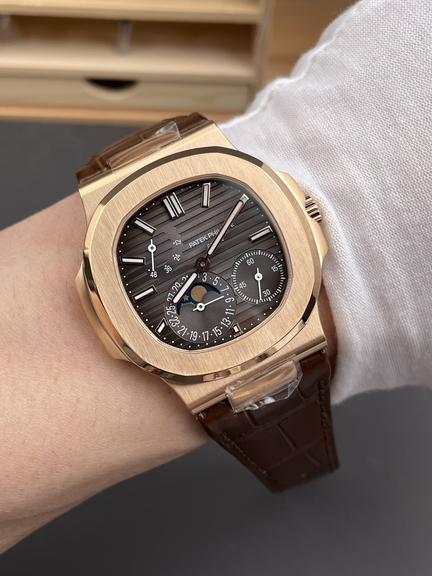 Patek Philippe Nautilus 5712/R 1:1 Quality Swiss Super Clone Watch in Brown Dial Leather Strap - view 10
