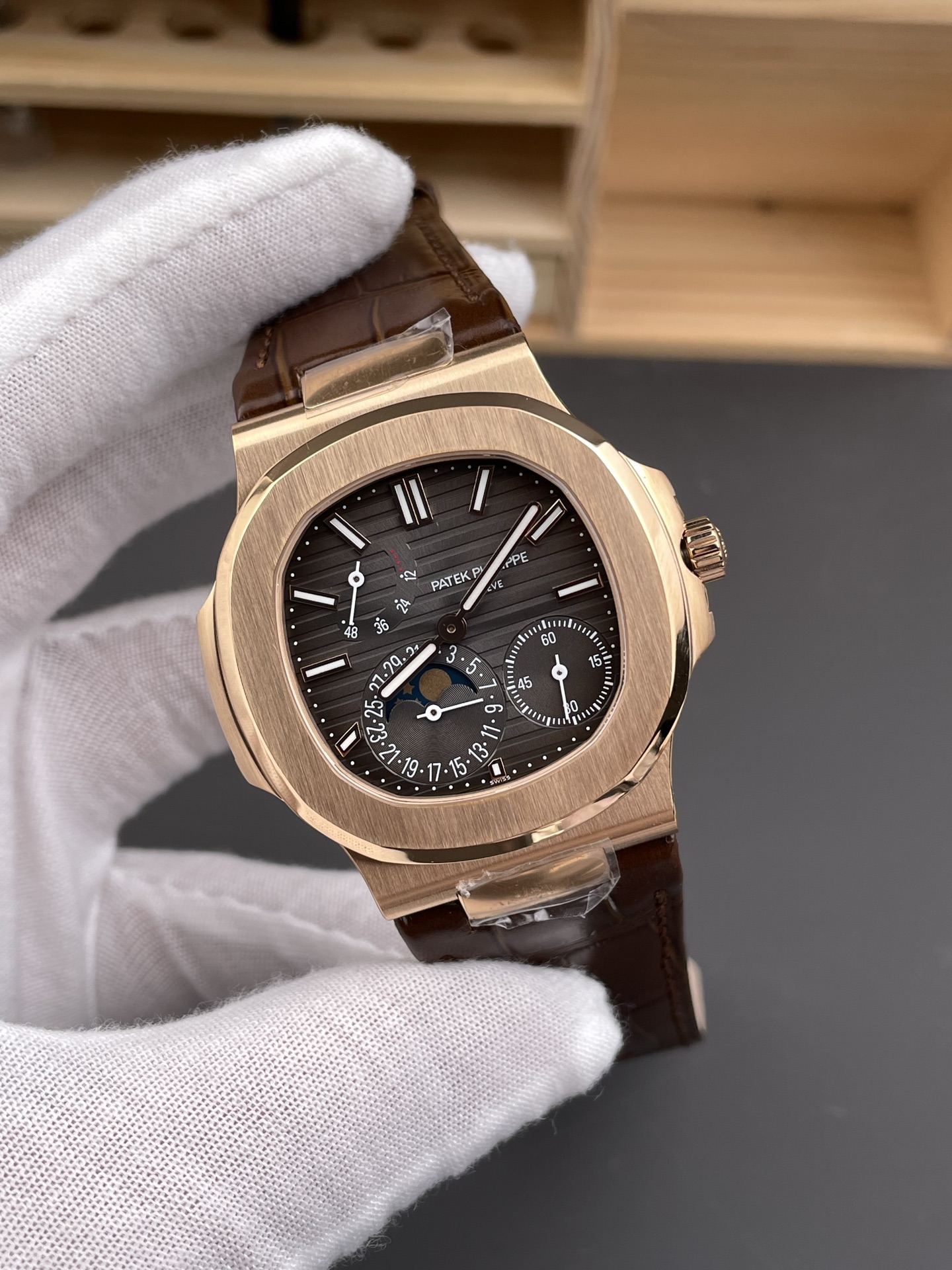 Patek Philippe Nautilus 5712/R 1:1 Quality Swiss Super Clone Watch in Brown Dial Leather Strap - view 4