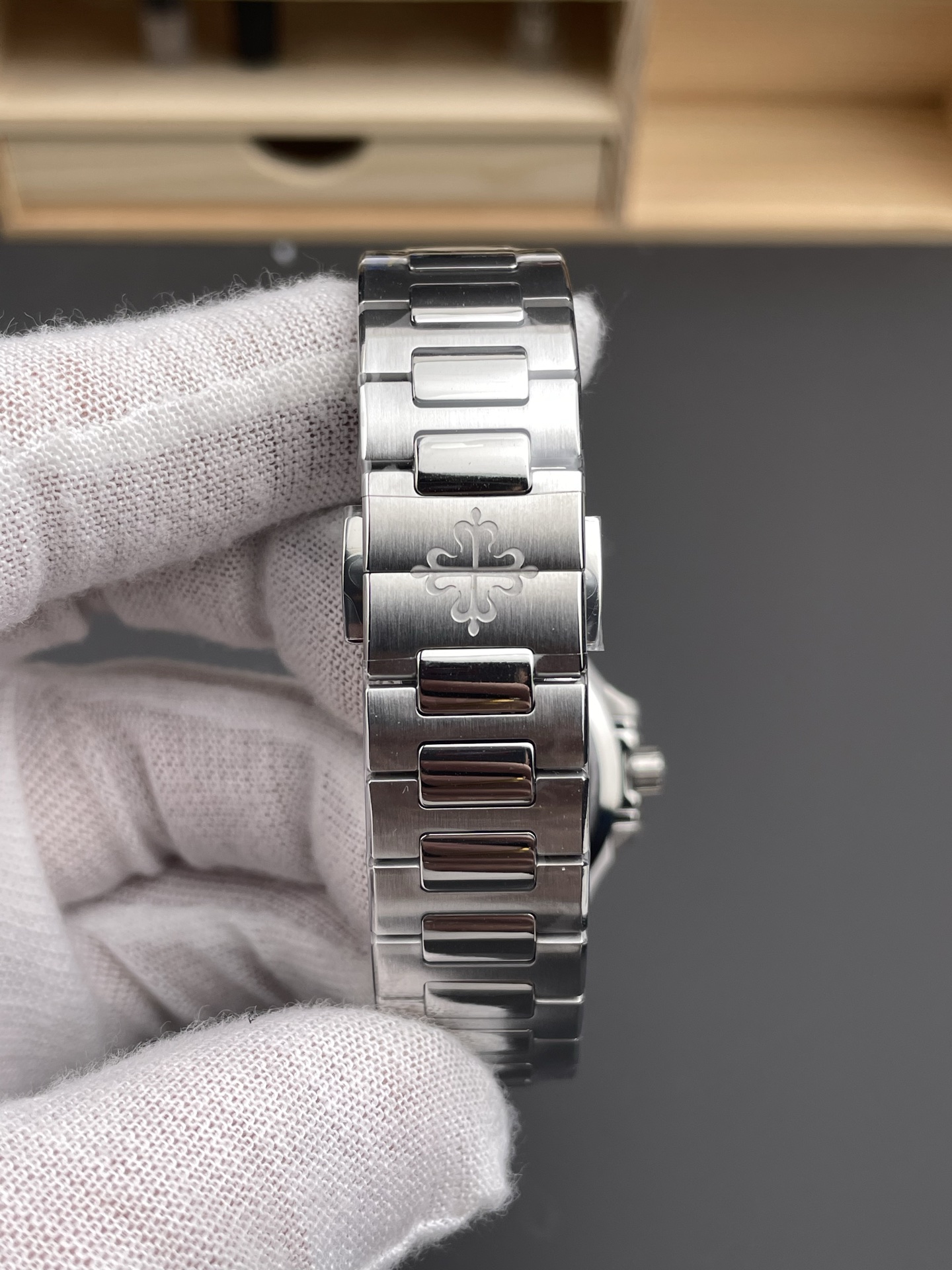 Patek Philippe Nautilus 7118/1A White Dial 1:1 Mirror Swiss Super Clone Watch in 904L Steel - view 9