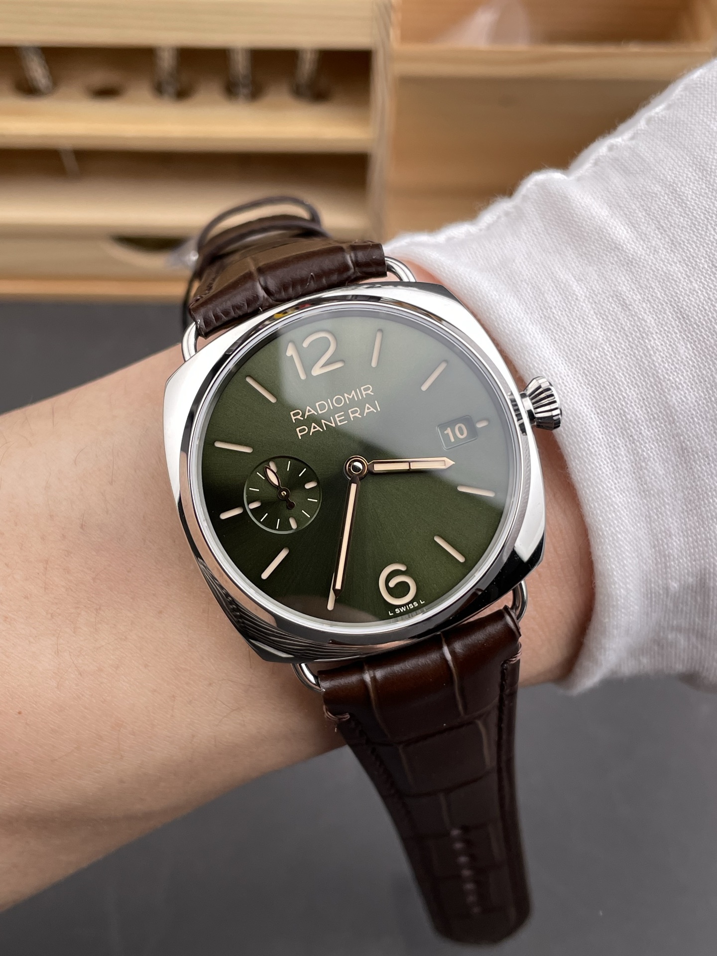 Panerai Radiomir PAM1386 Quaranta 40MM 904L Steel Green Dial Watch in 1:1 Mirror Super Clone - view 10