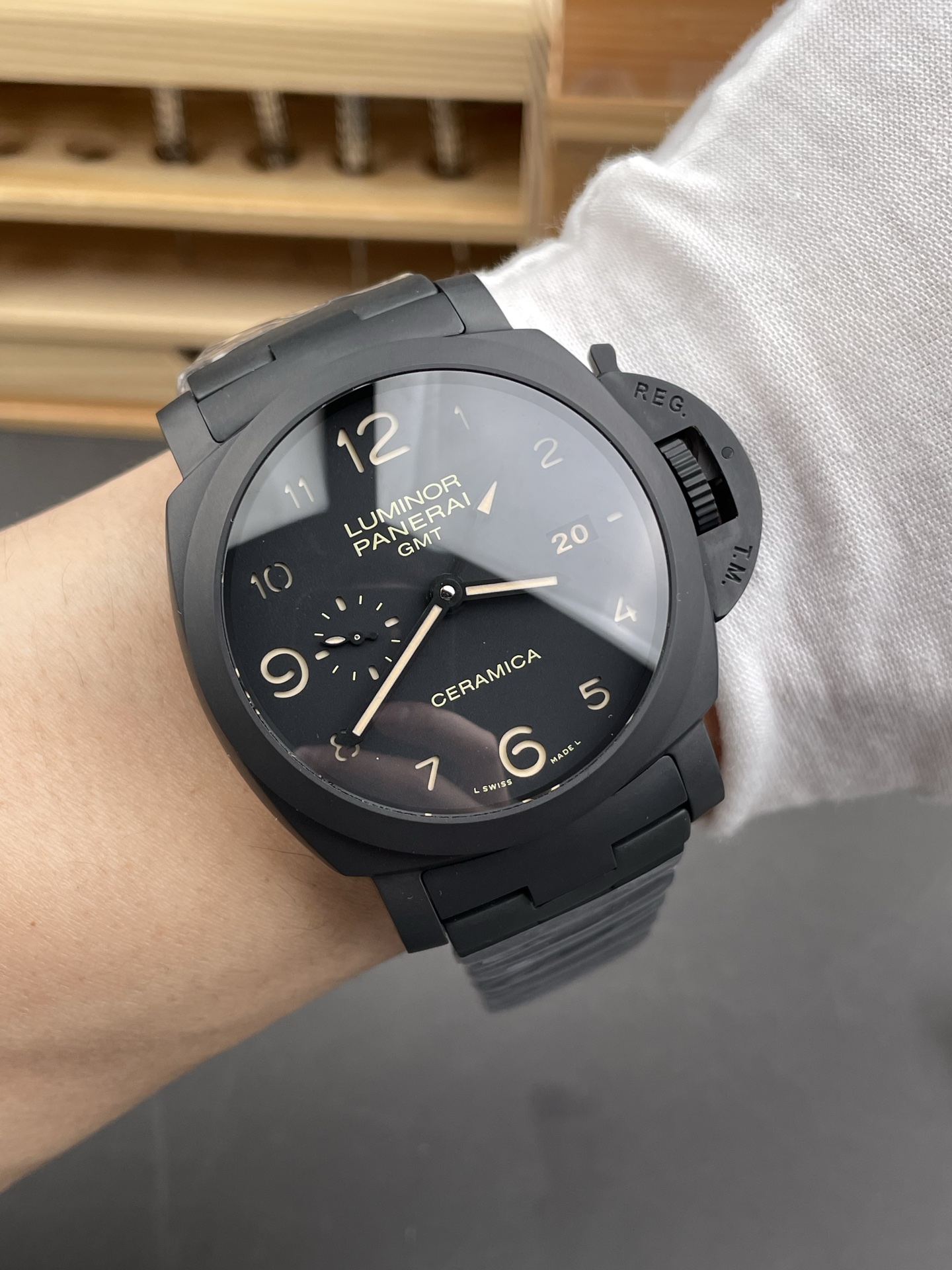Panerai Luminor GMT PAM441 Ceramica Watch - DLC Coated Edition - Super Clone Watch - view 10