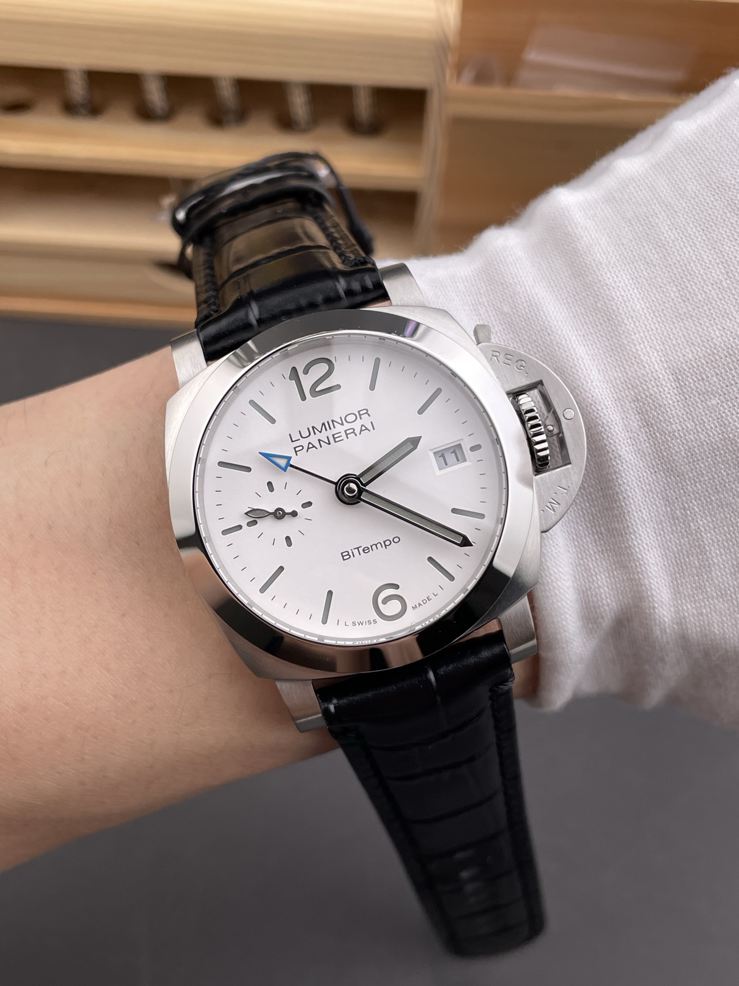 Panerai Luminor Marina PAM1367 Quaranta BiTempo 1:1 Mirror Super Clone Watch 40MM - view 10
