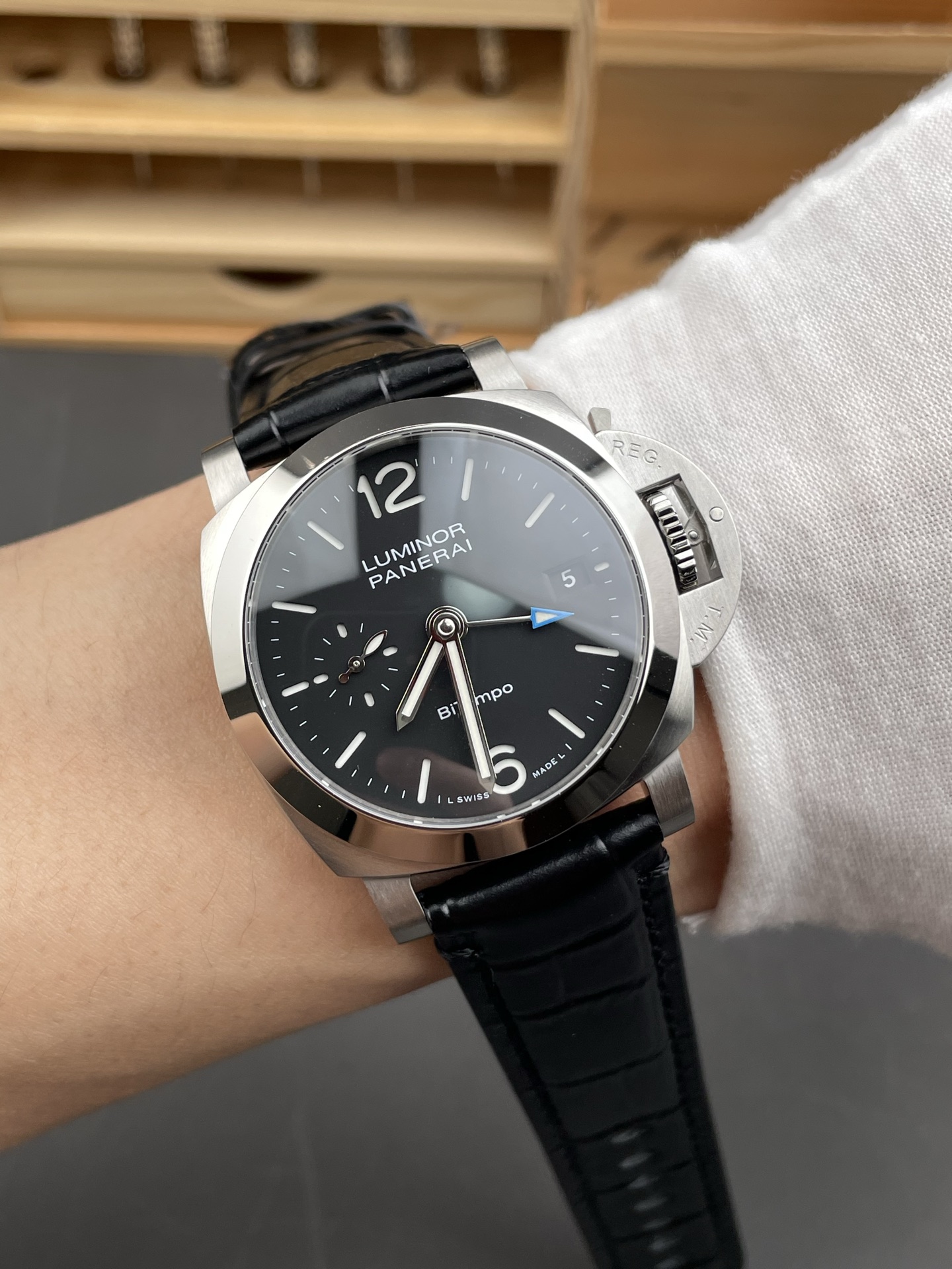 Panerai Luminor Marina PAM1365 Quaranta BiTempo 1:1 Mirror Super Clone Watch 40MM - view 10