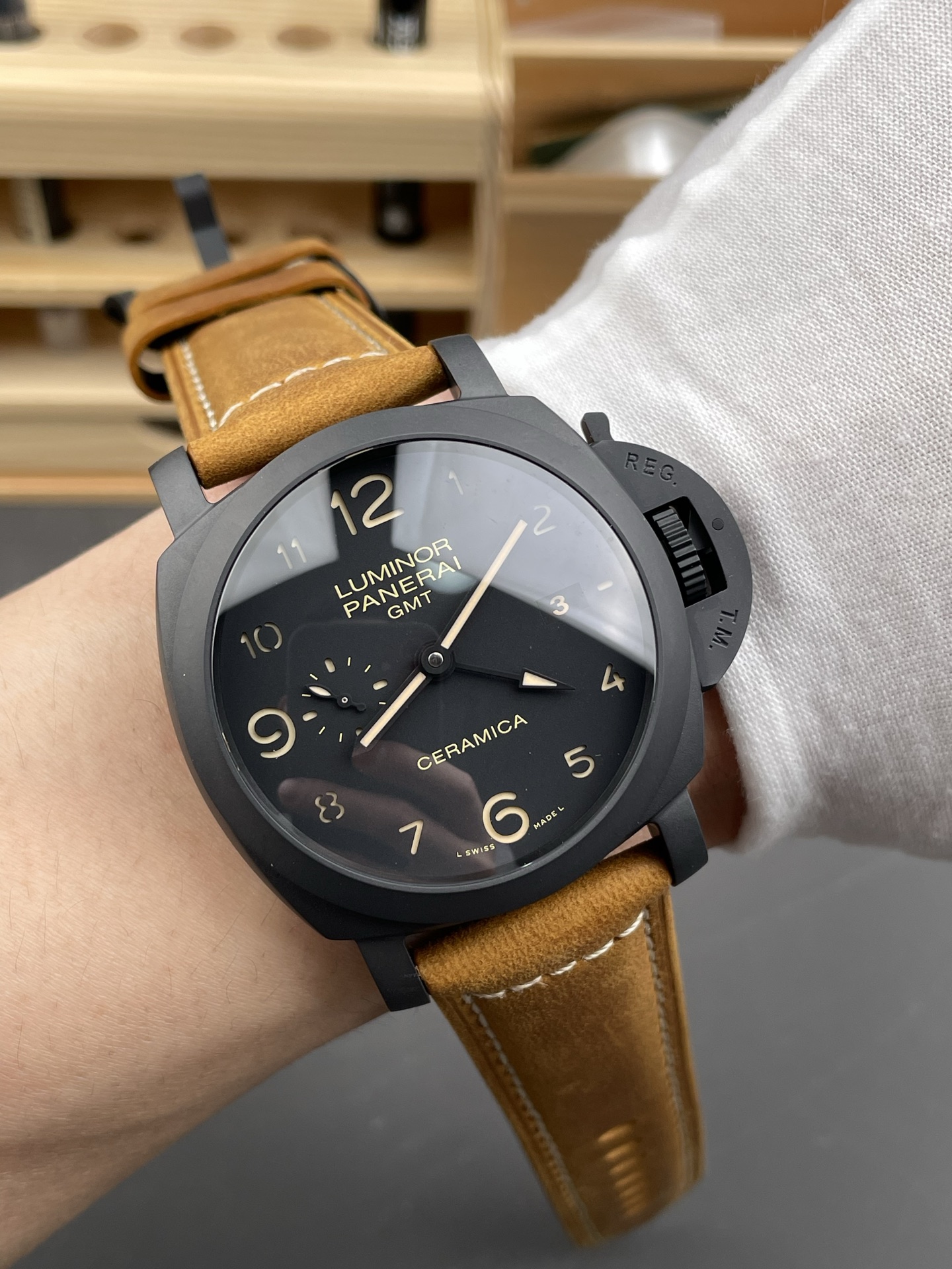 Panerai Luminor GMT PAM441 Ceramica Watch - 1:1 Mirror Super Clone - view 10