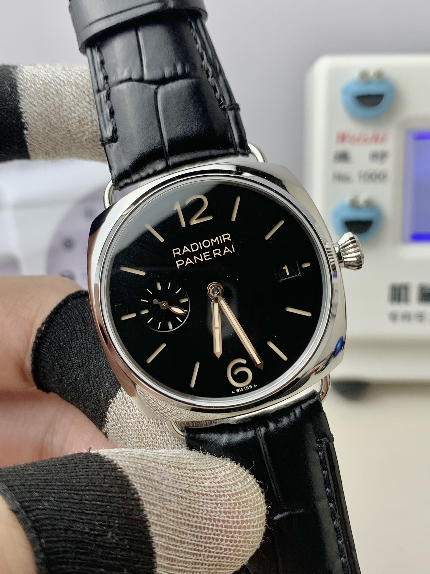 Panerai Radiomir PAM1294 Quaranta 40MM 904L Steel Black Dial Watch in 1:1 Mirror Super Clone - view 3
