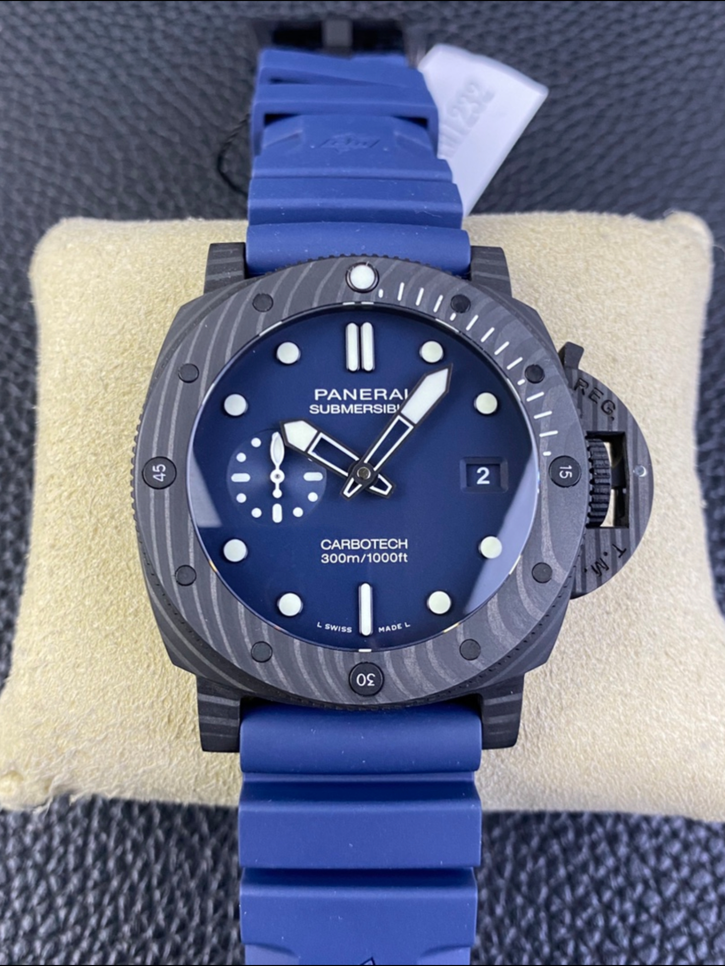 Panerai Luminor Submersible PAM01232 Carbon Casing Swiss 1:1 Mirror Super Clone Watch - view 2