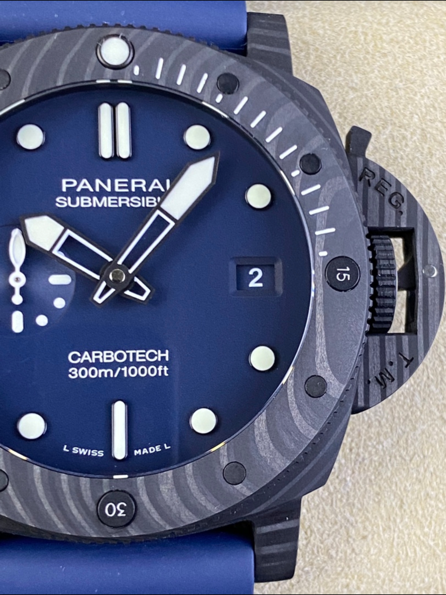 Panerai Luminor Submersible PAM01232 Carbon Casing Swiss 1:1 Mirror Super Clone Watch - view 3