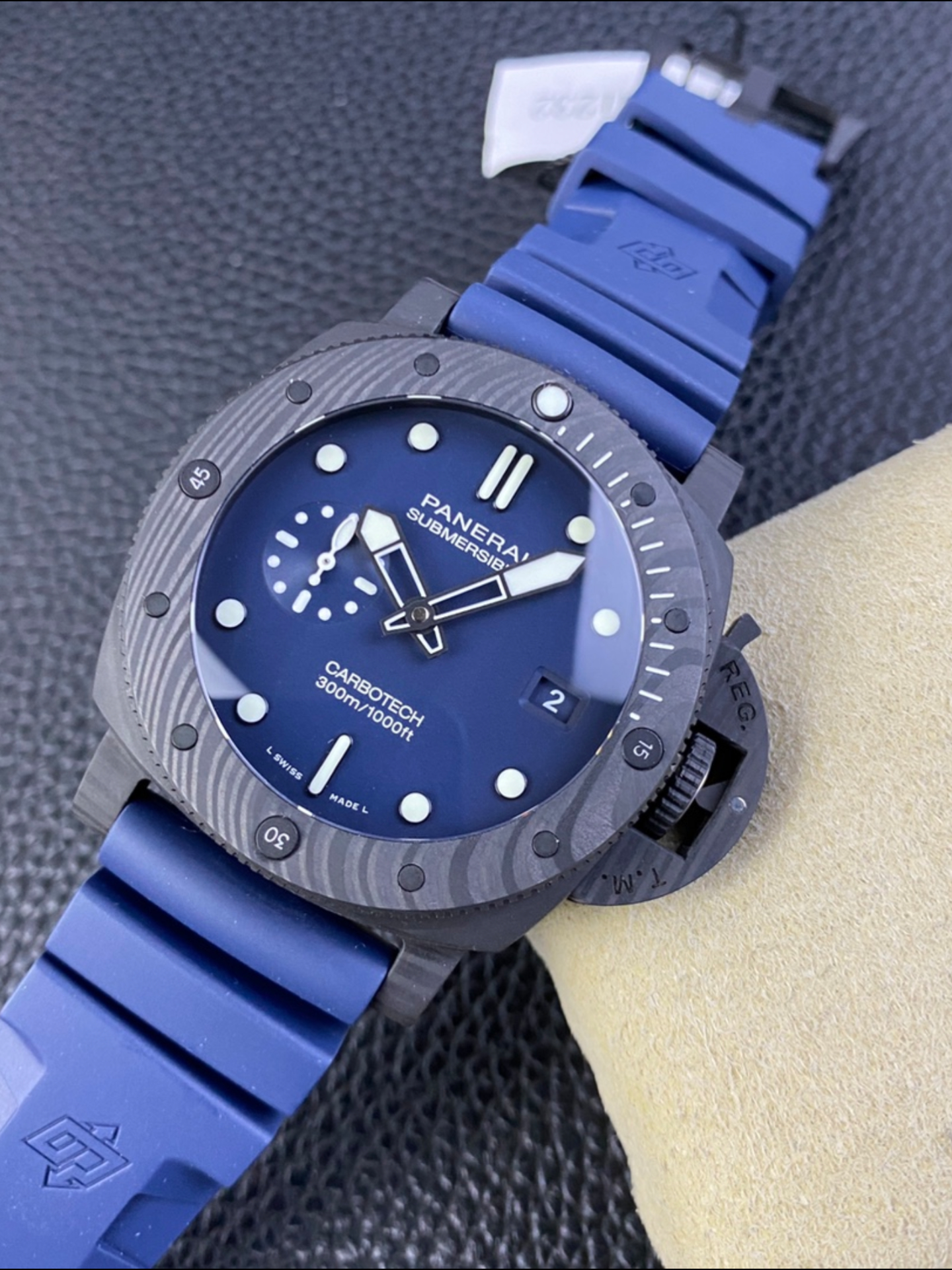 Panerai Luminor Submersible PAM01232 Carbon Casing Swiss 1:1 Mirror Super Clone Watch - view 6