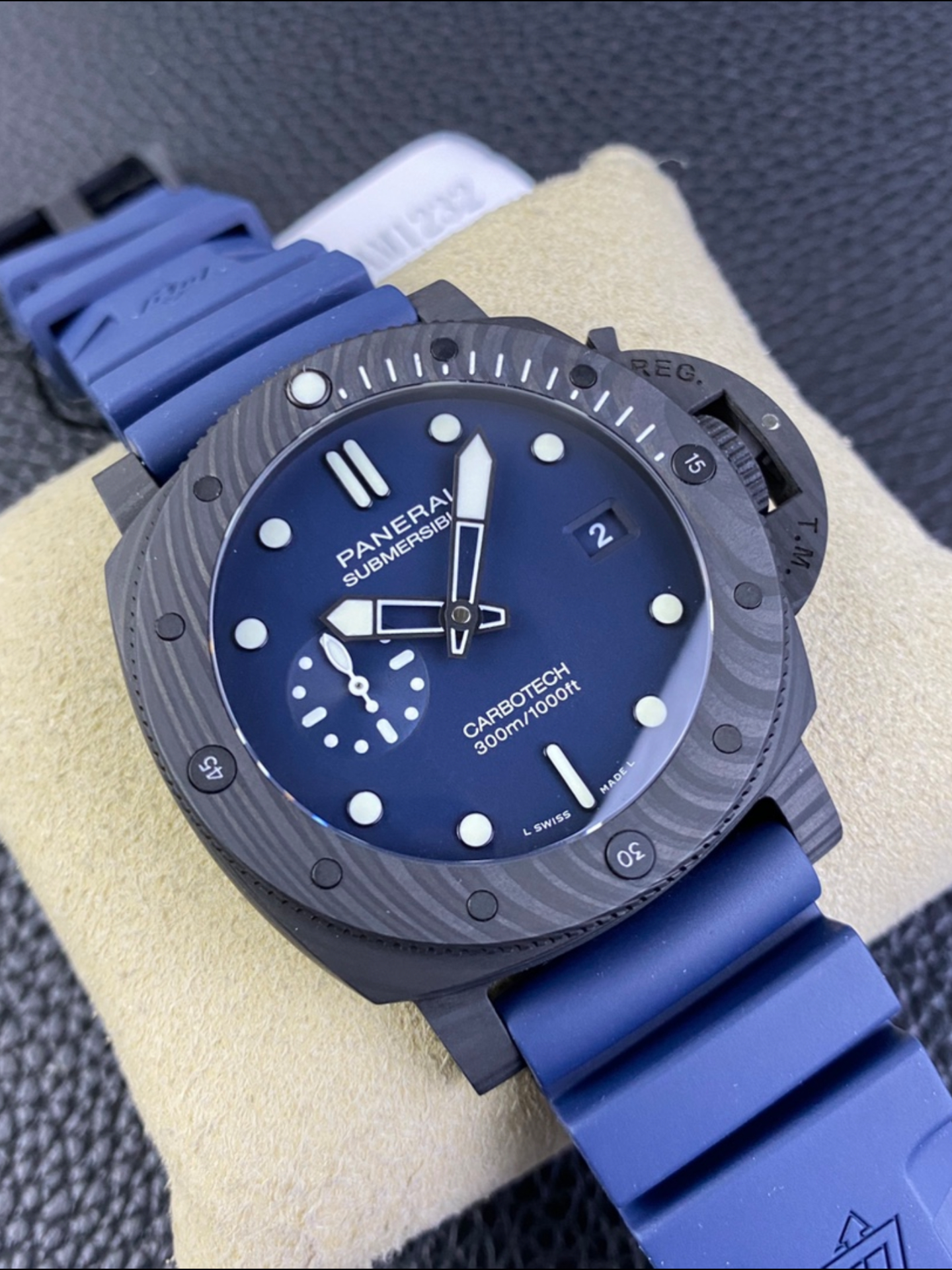 Panerai Luminor Submersible PAM01232 Carbon Casing Swiss 1:1 Mirror Super Clone Watch - view 7