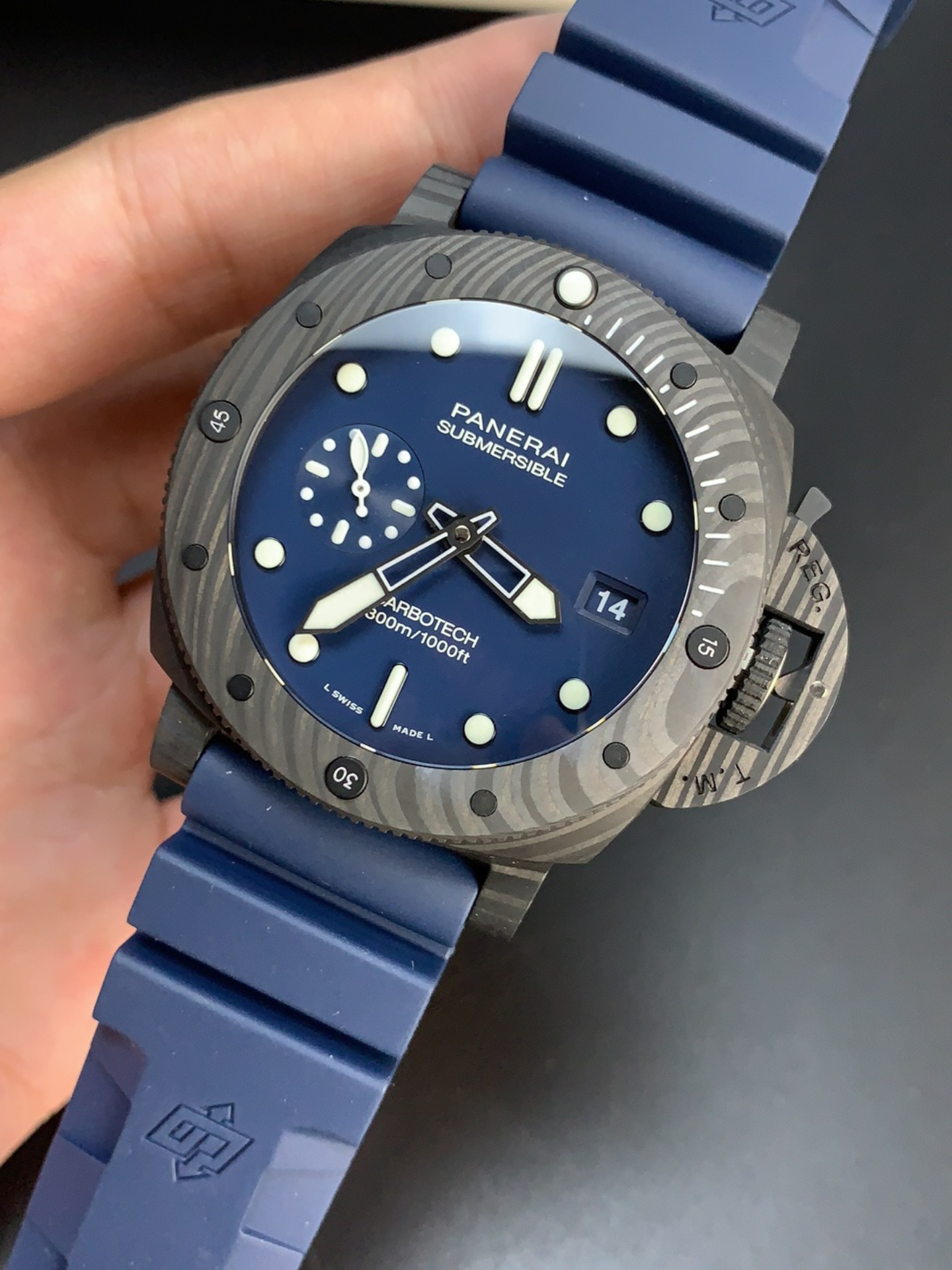 Panerai Luminor Submersible PAM01232 Carbon Casing Swiss 1:1 Mirror Super Clone Watch - view 4