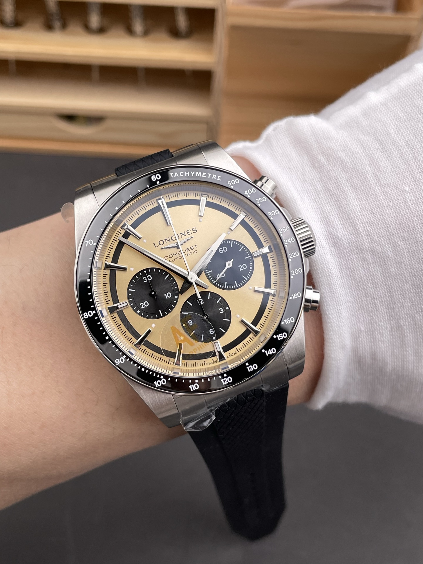 Longines Conquest Chronograph: Yellow dial, stainless steel case, automatic movement. - Super Clone Watch - view 10