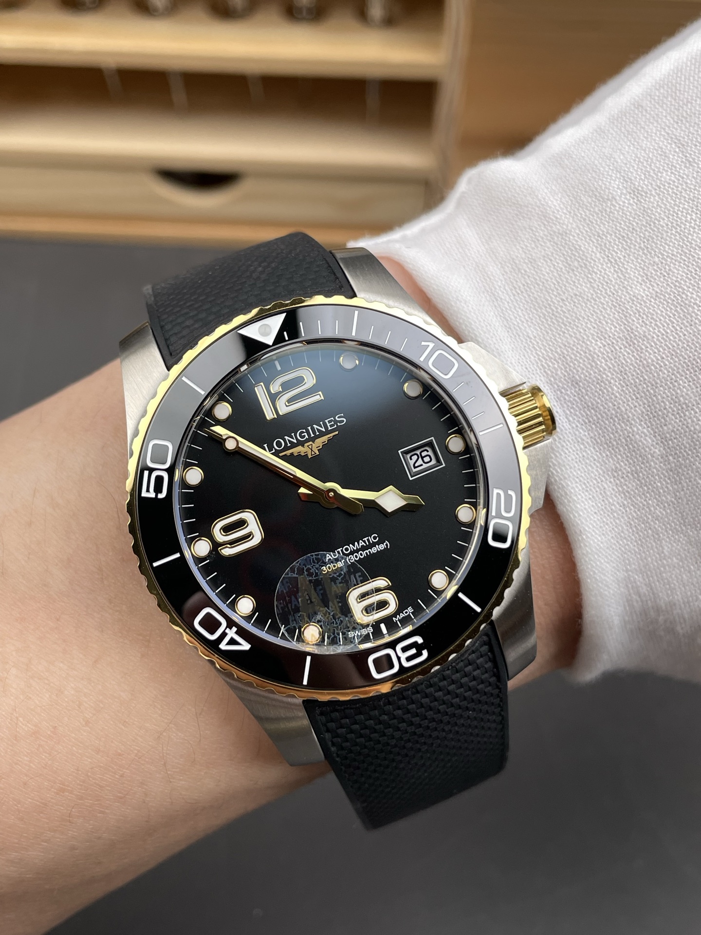 Longines HydroConquest 1:1 Swiss Super Clone Watch in Black Dial Rubber Strap Gold Bezel - view 10