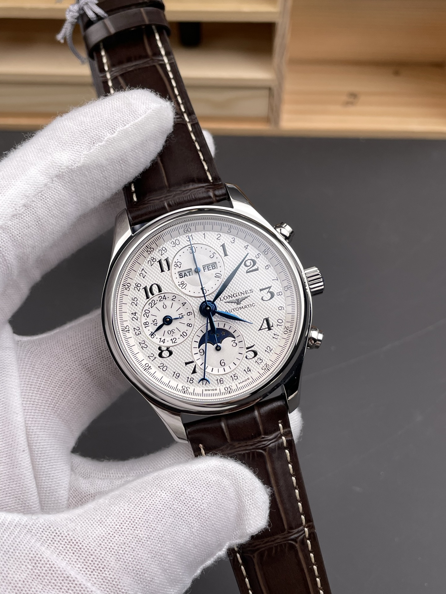 Longines 1:1 Super Clone Watch - Silver Dial with Barleycorn Pattern, Mechanical Movement, and Leather Strap - view 4
