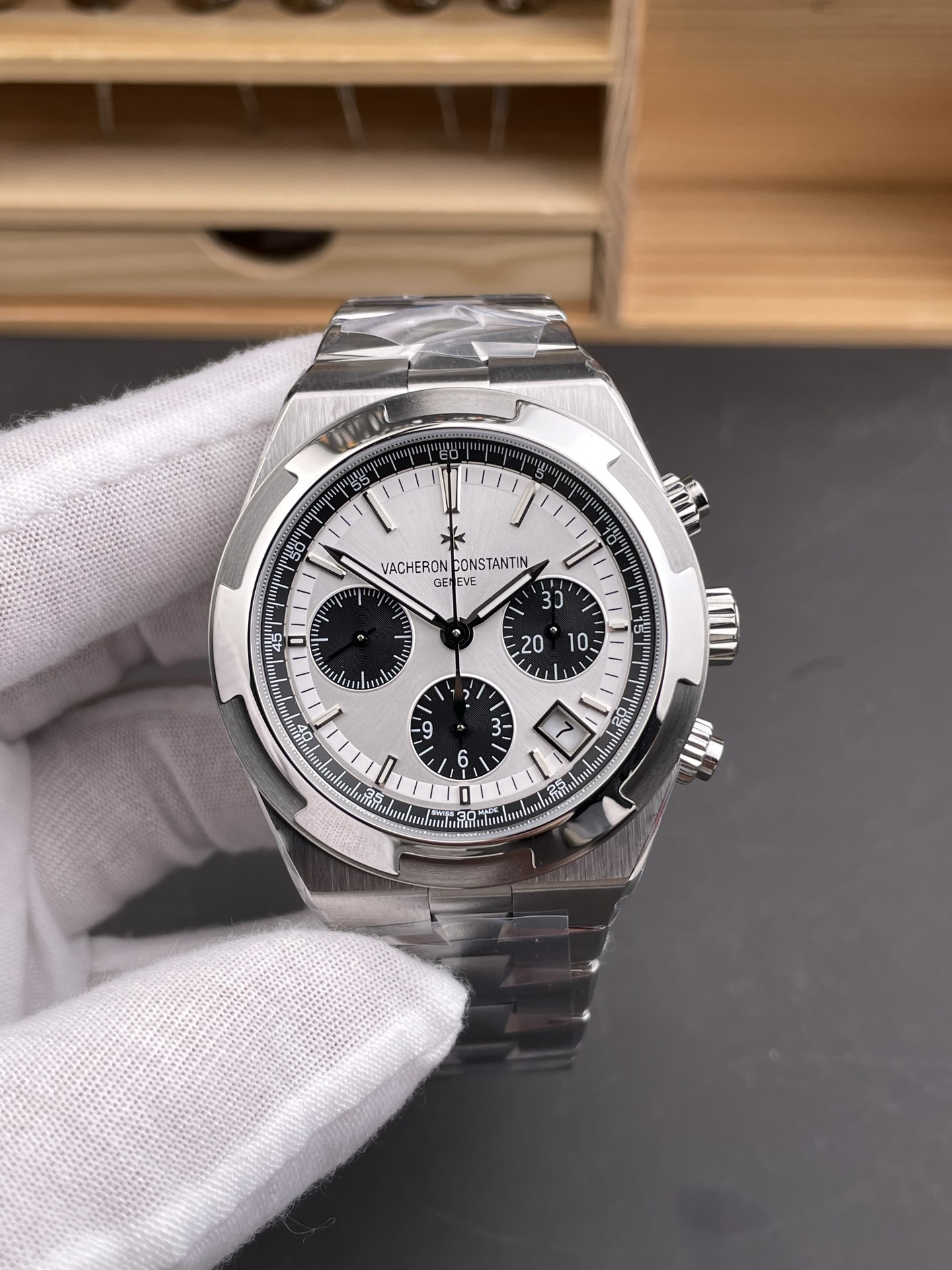 Vacheron Constantin Overseas Chronograph - Top-Tier Super Clone (Swiss Movement, Steel-tone Dial, Steel Bracelet) - view 2