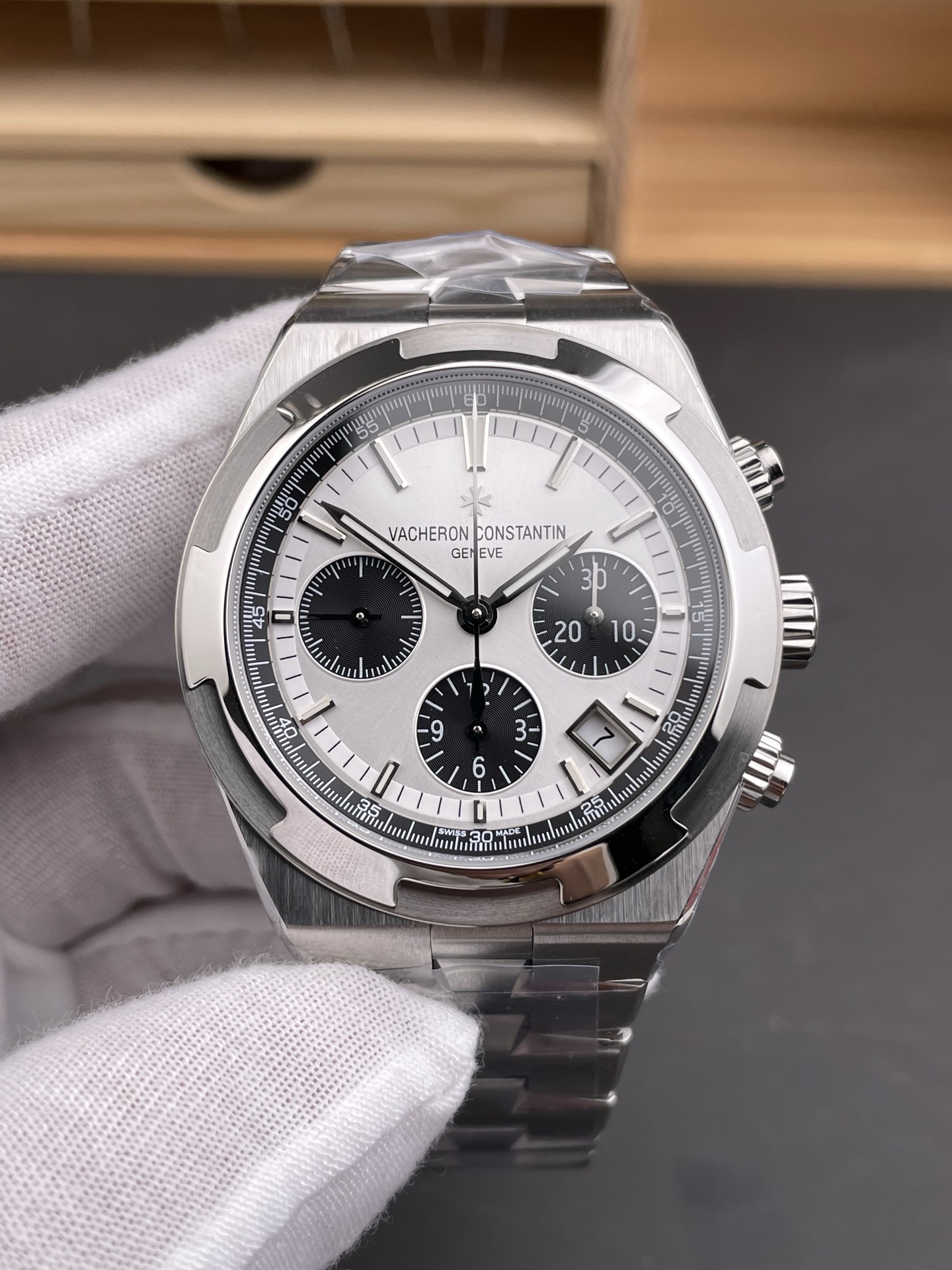 Vacheron Constantin Overseas Chronograph - Top-Tier Super Clone (Swiss Movement, Steel-tone Dial, Steel Bracelet) - view 3