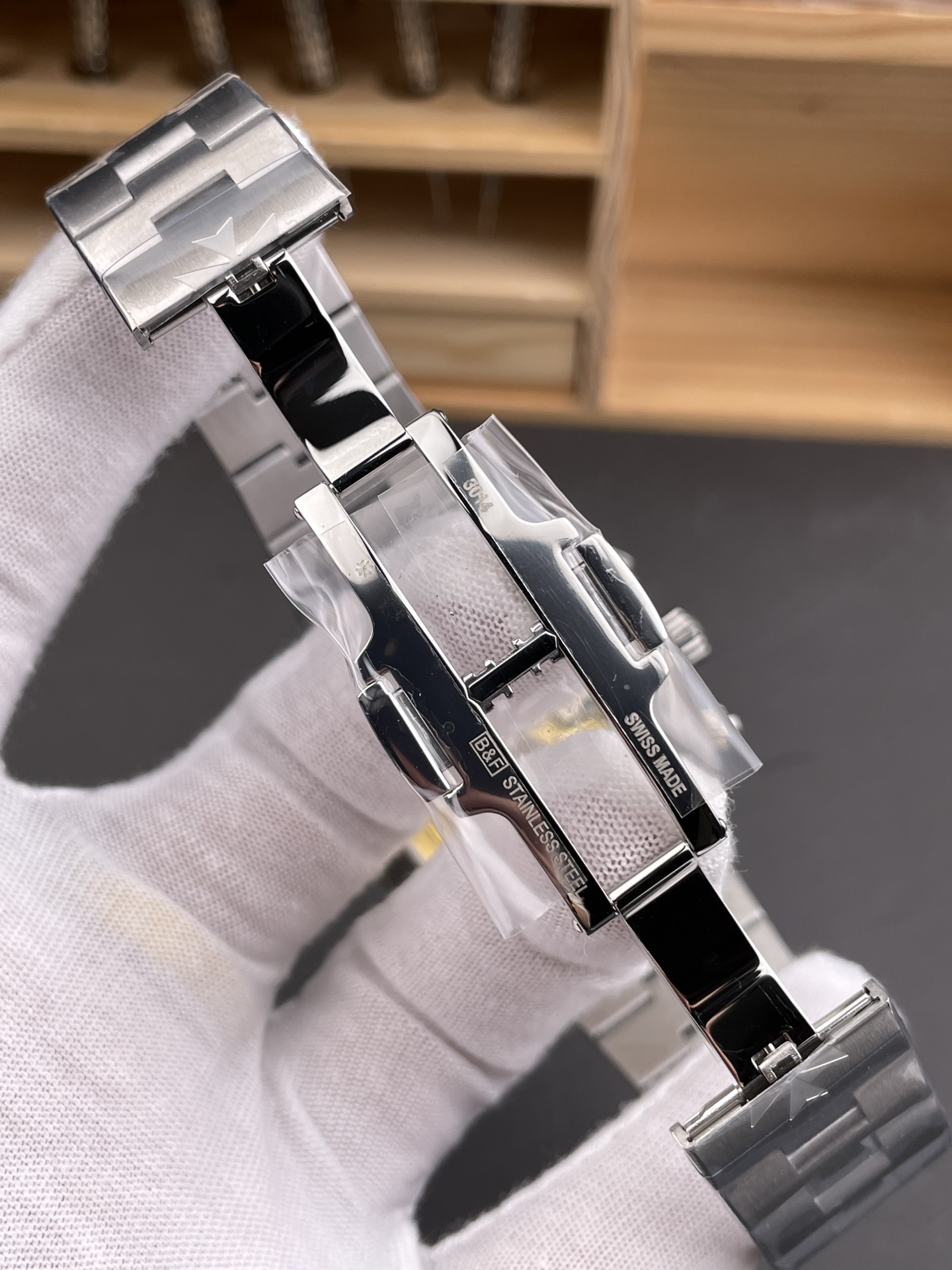 Vacheron Constantin Overseas Chronograph - Top-Tier Super Clone (Swiss Movement, Steel-tone Dial, Steel Bracelet) - view 8